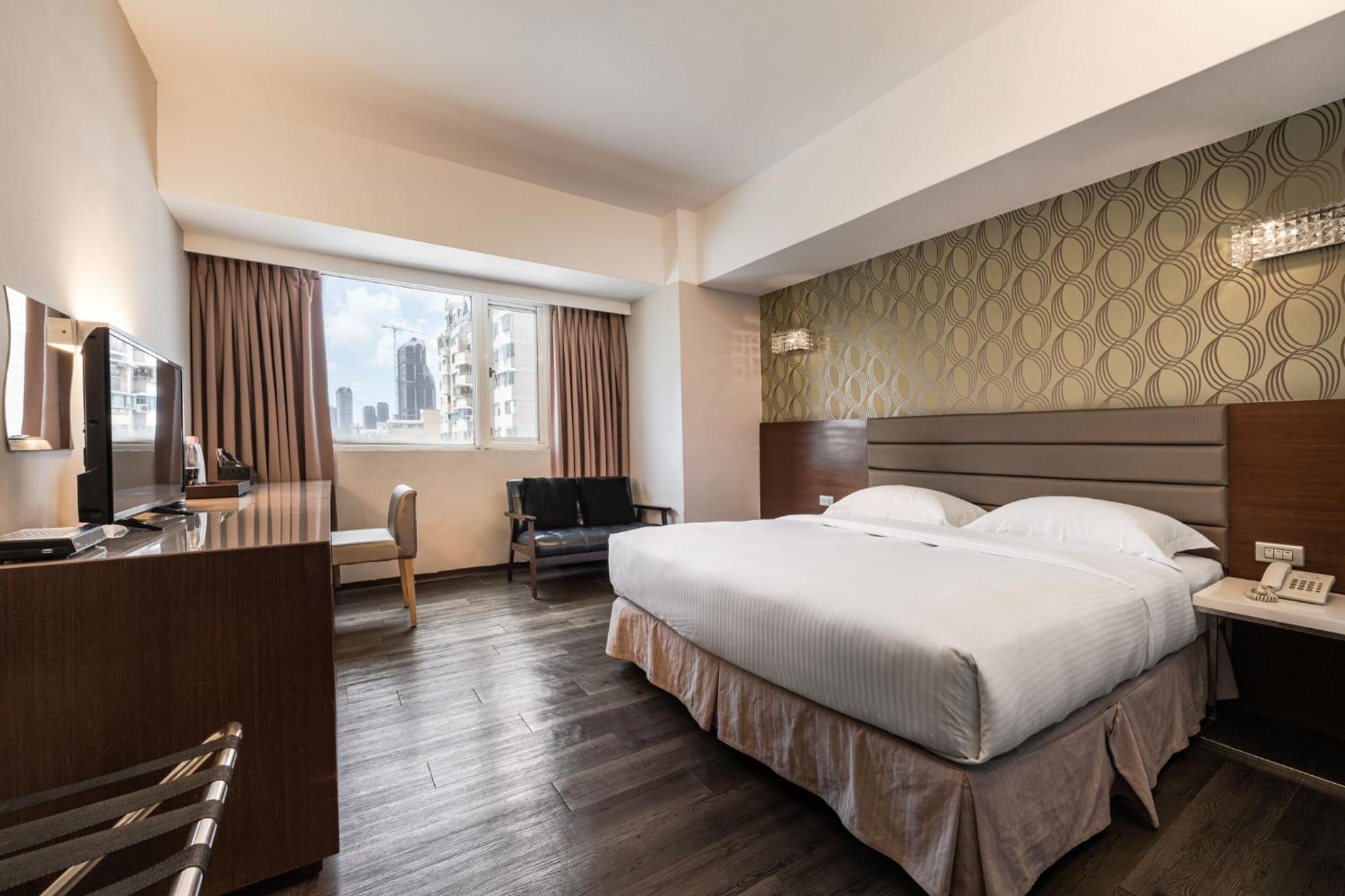 Double Room with Spa Bath photo 3