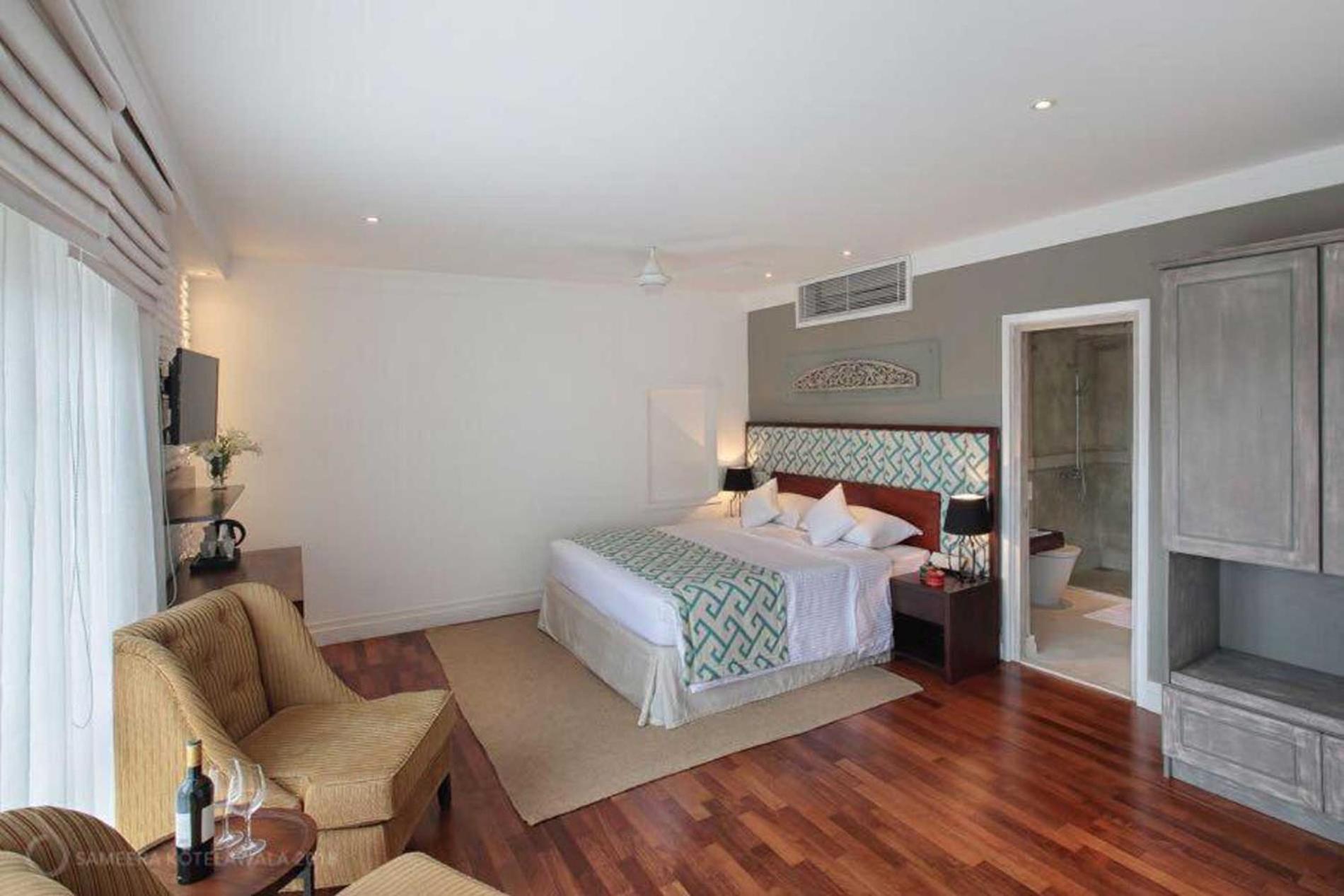 Deluxe King Suite
