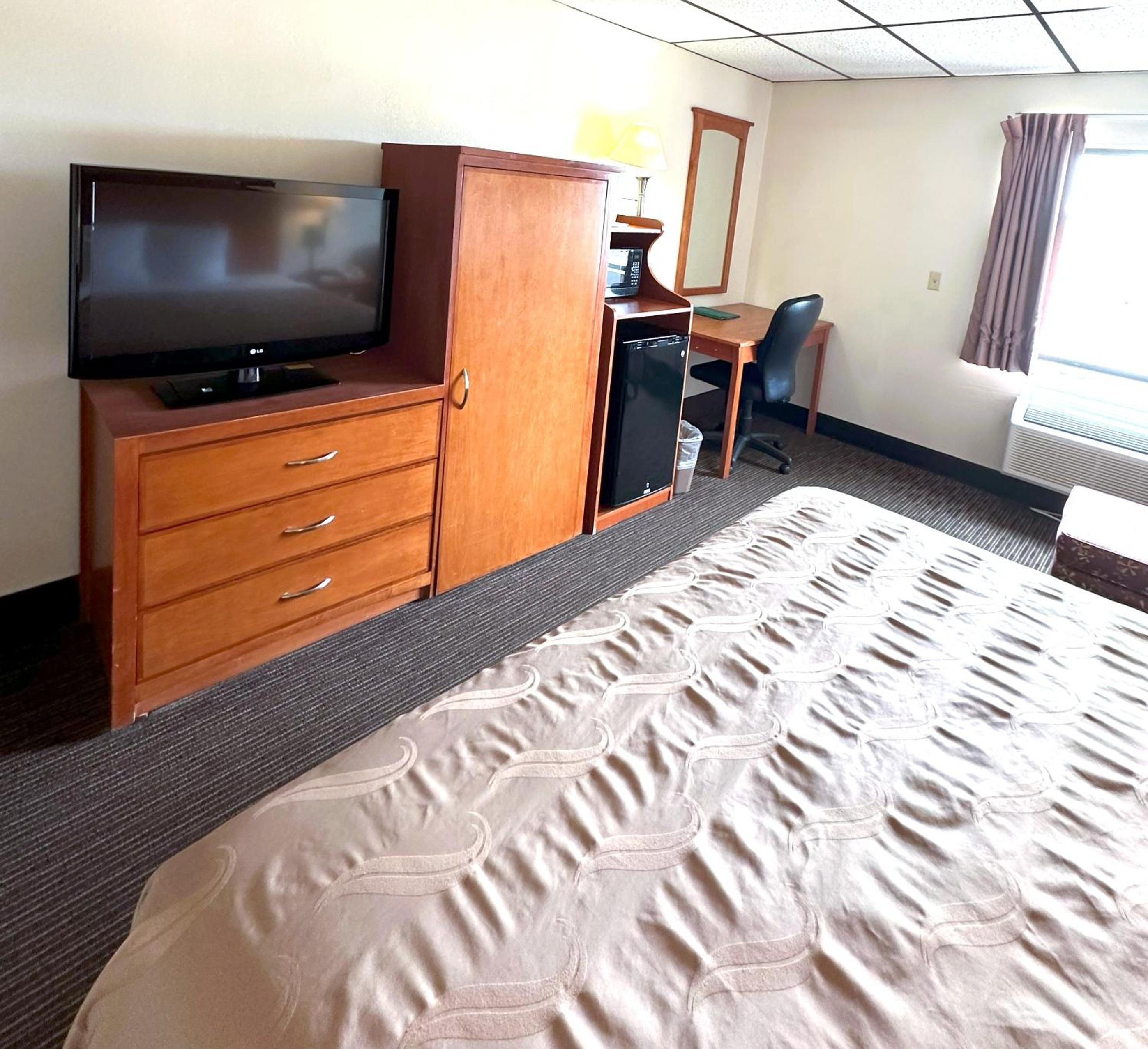 King Room - Disability Access/Non-Smoking - Photo 4