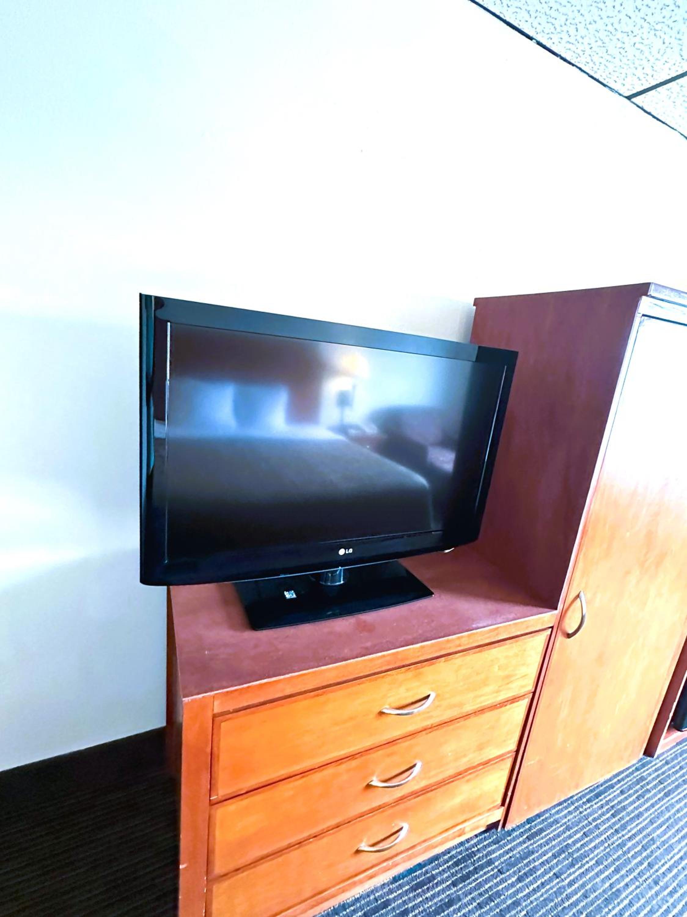 King Room - Disability Access/Non-Smoking - Photo 8