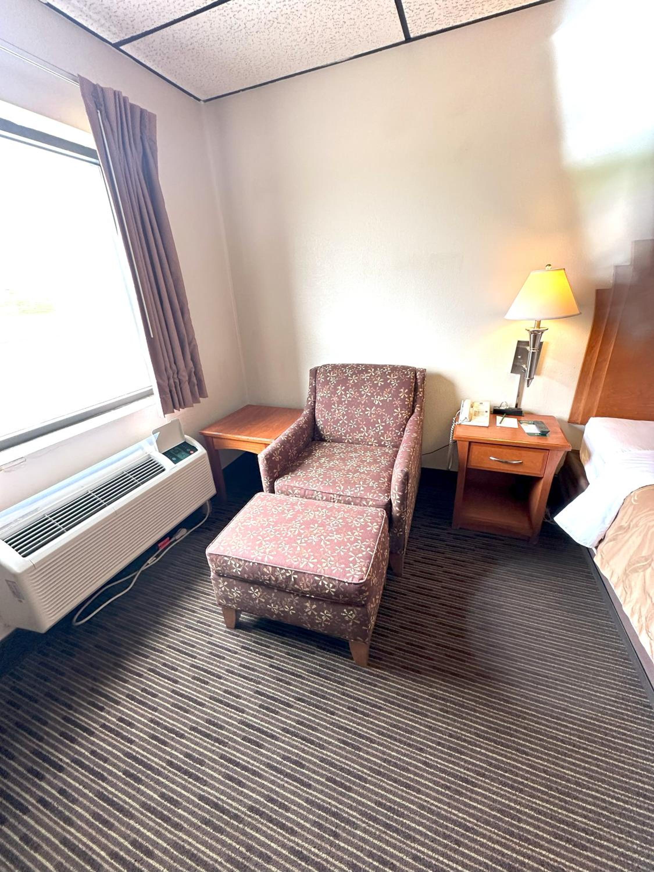 King Room - Disability Access/Non-Smoking - Photo 11