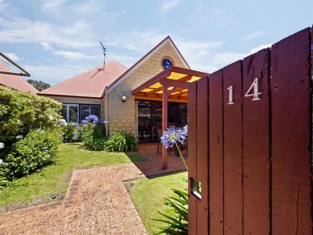 Villa with Garden View photo 3