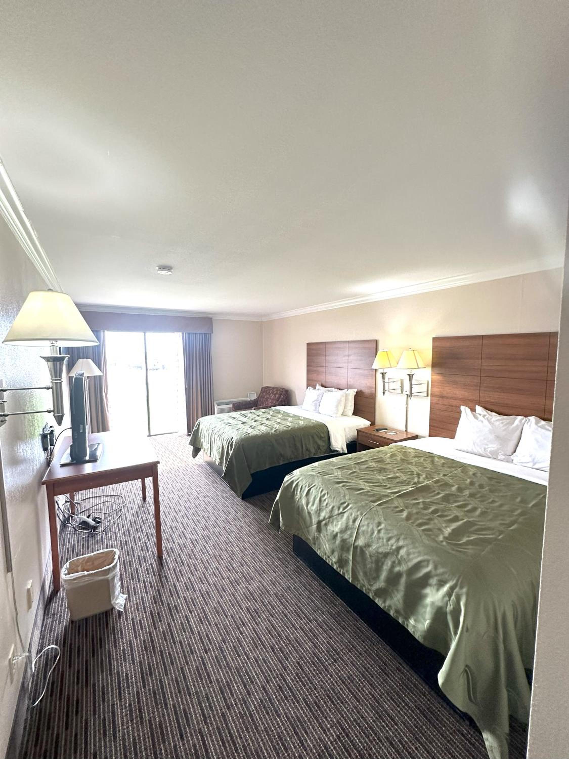 Queen Suite With Two Queen Beds - Non-Smoking - Photo 5