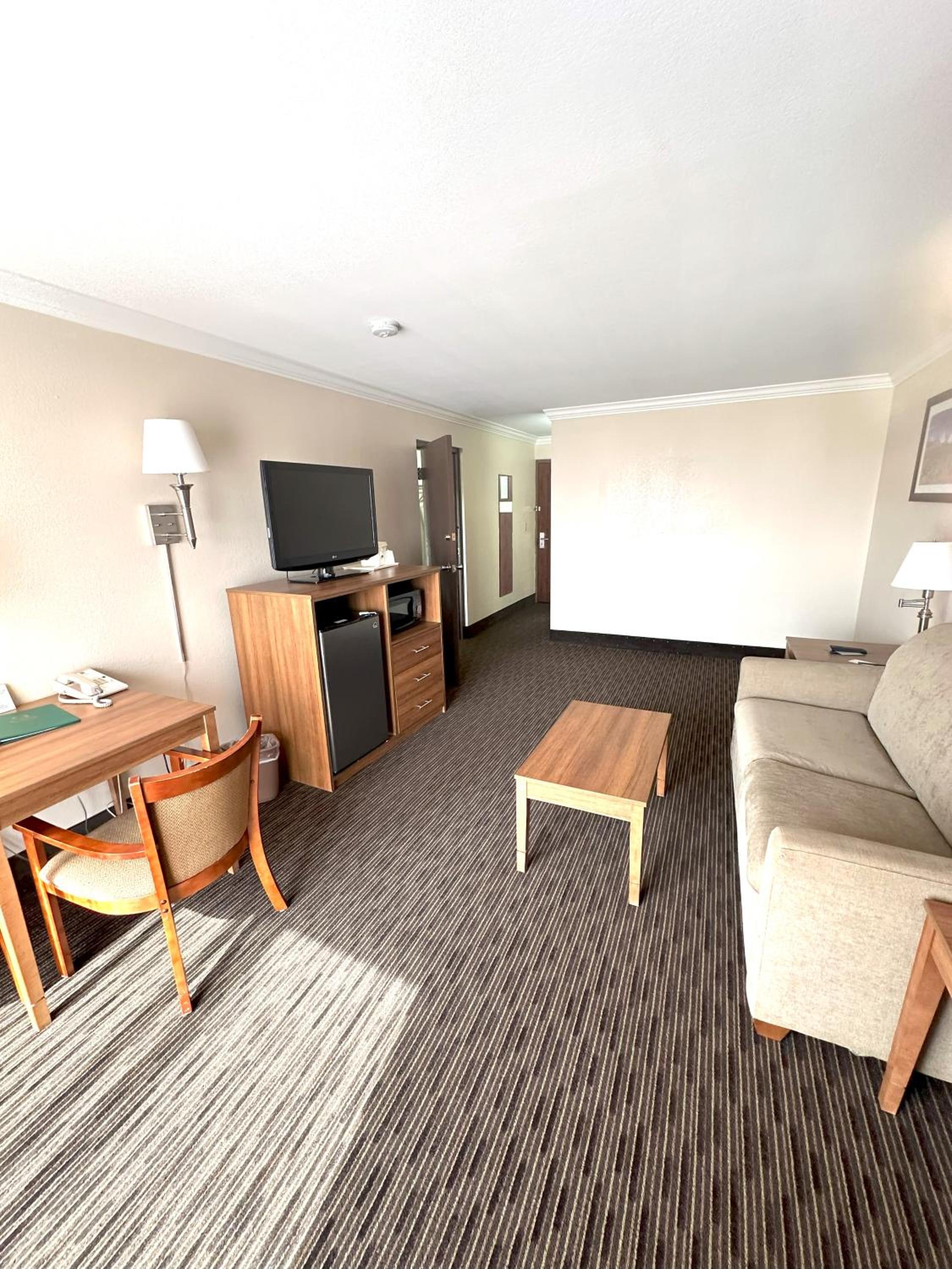 Queen Suite With Two Queen Beds - Non-Smoking - Photo 4