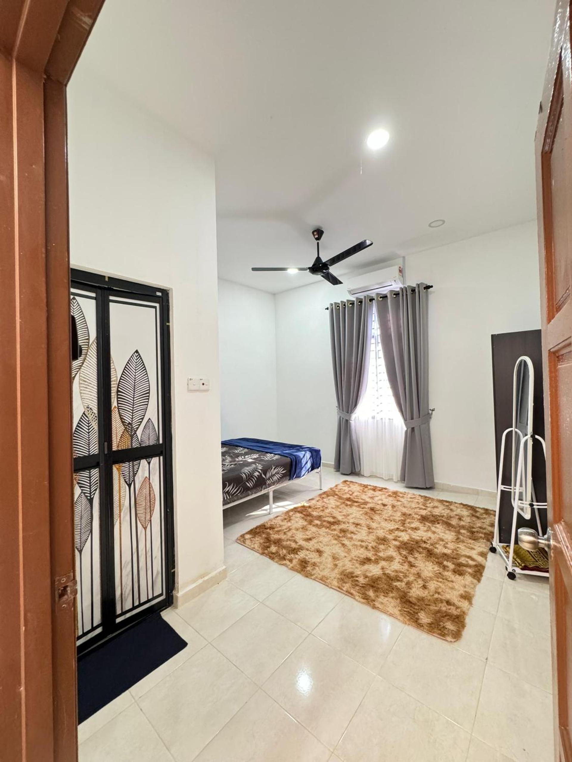 Four-Bedroom House photo 3