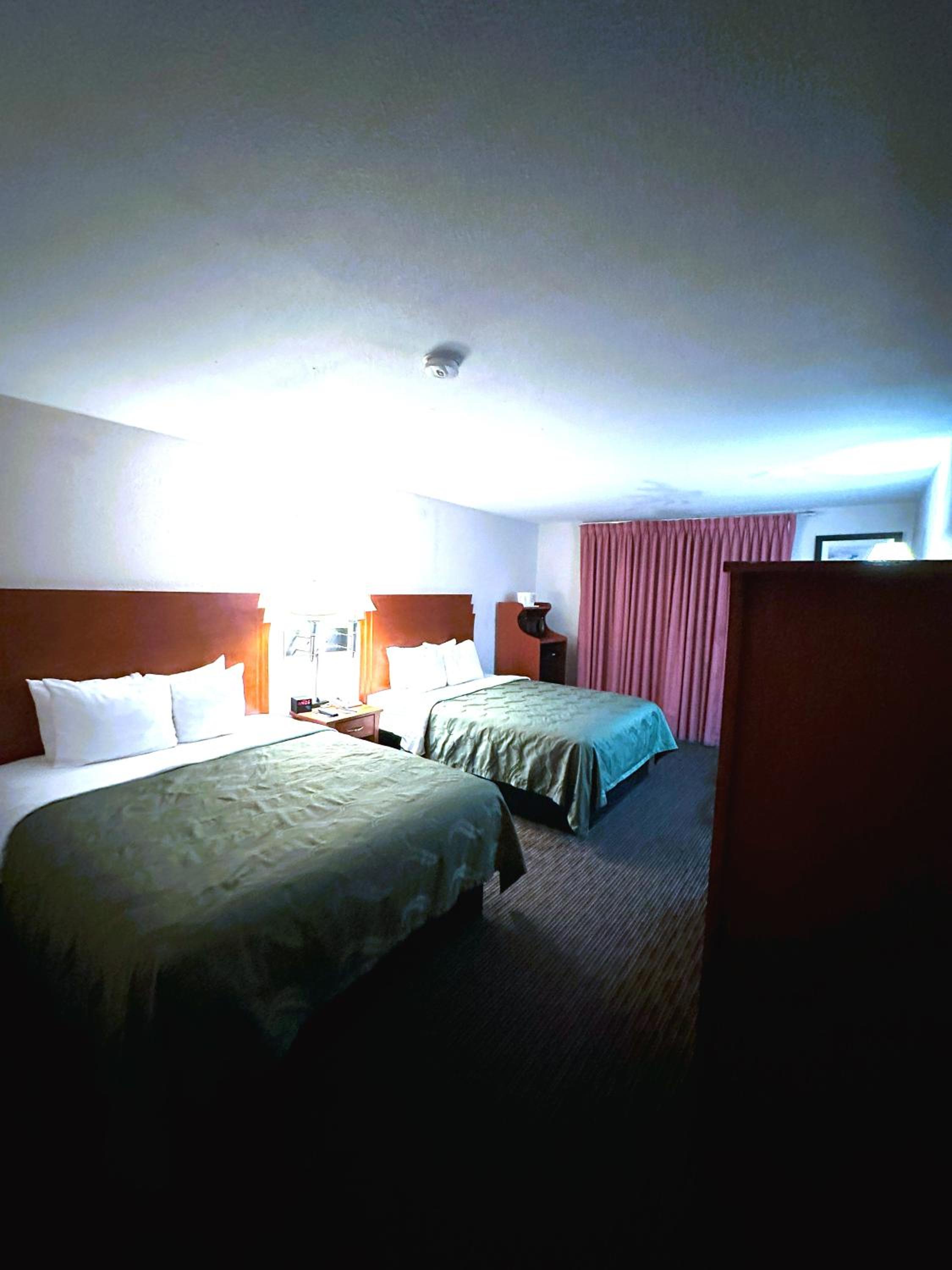 Queen Room with Two Queen Beds - Accessible/Non-Smoking  - Photo 9
