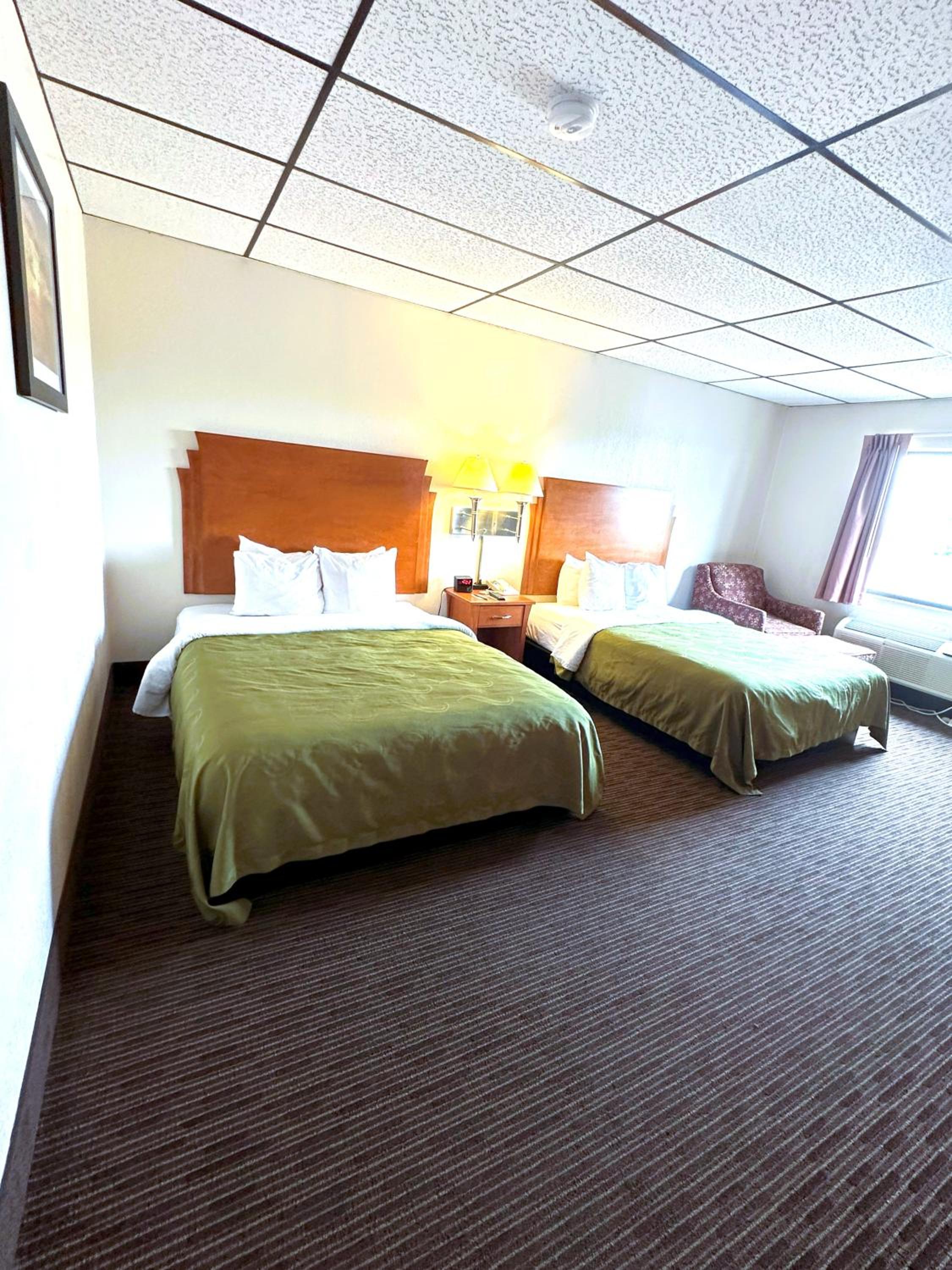 Queen Room with Two Queen Beds - Accessible/Non-Smoking  - Photo 10