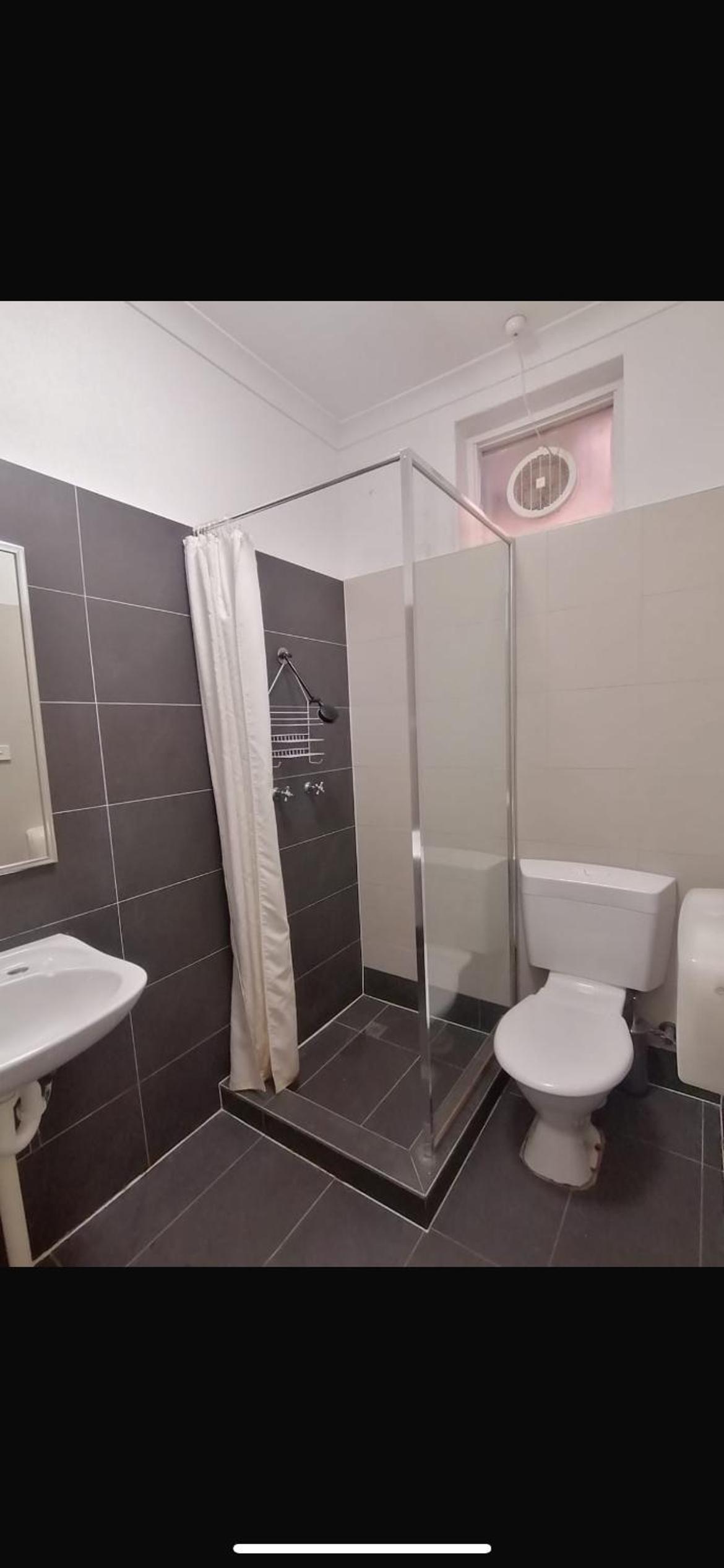 Single Room with Private Bathroom photo 2
