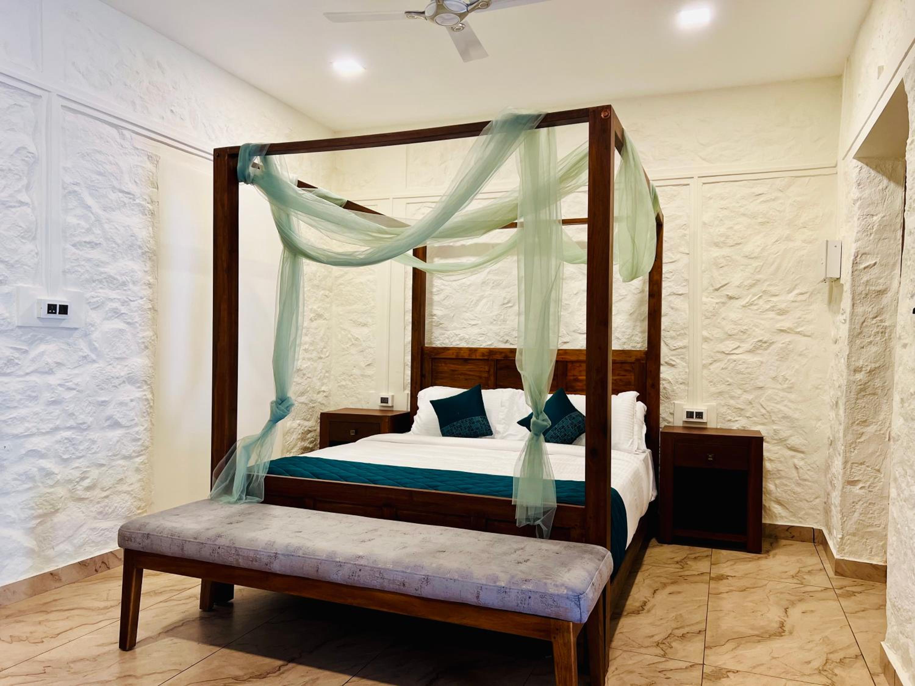 King Room with Pool View photo 2