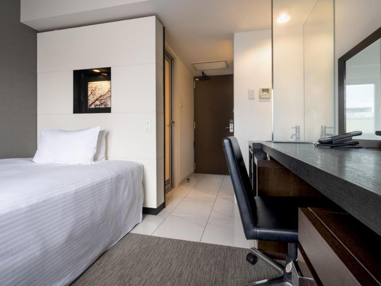 Double Room with Small Double Bed - Non-Smoking - Photo 4