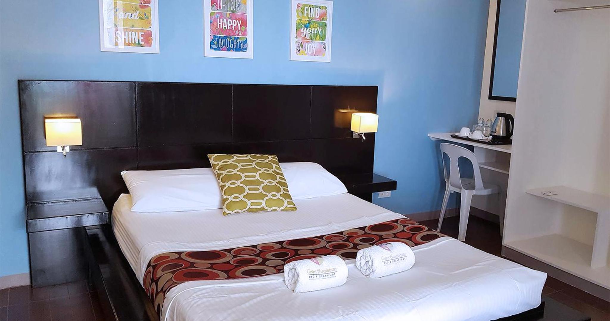 Queen Room with Pool View - Photo 14