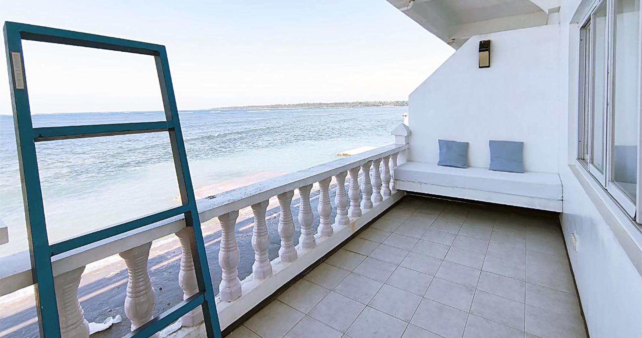 Queen Room with Pool View - Photo 9
