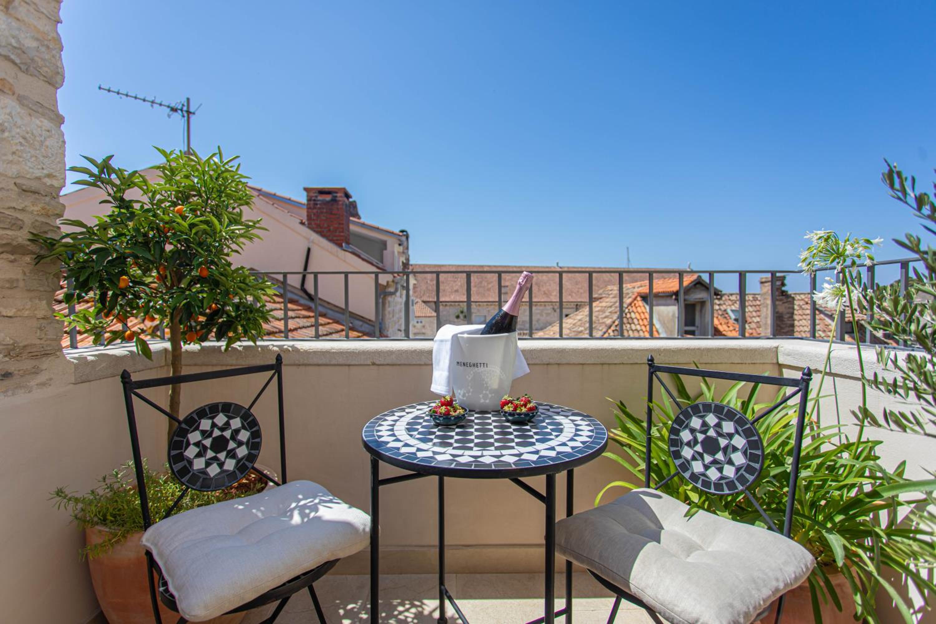 Suite with Terrace - Photo 4
