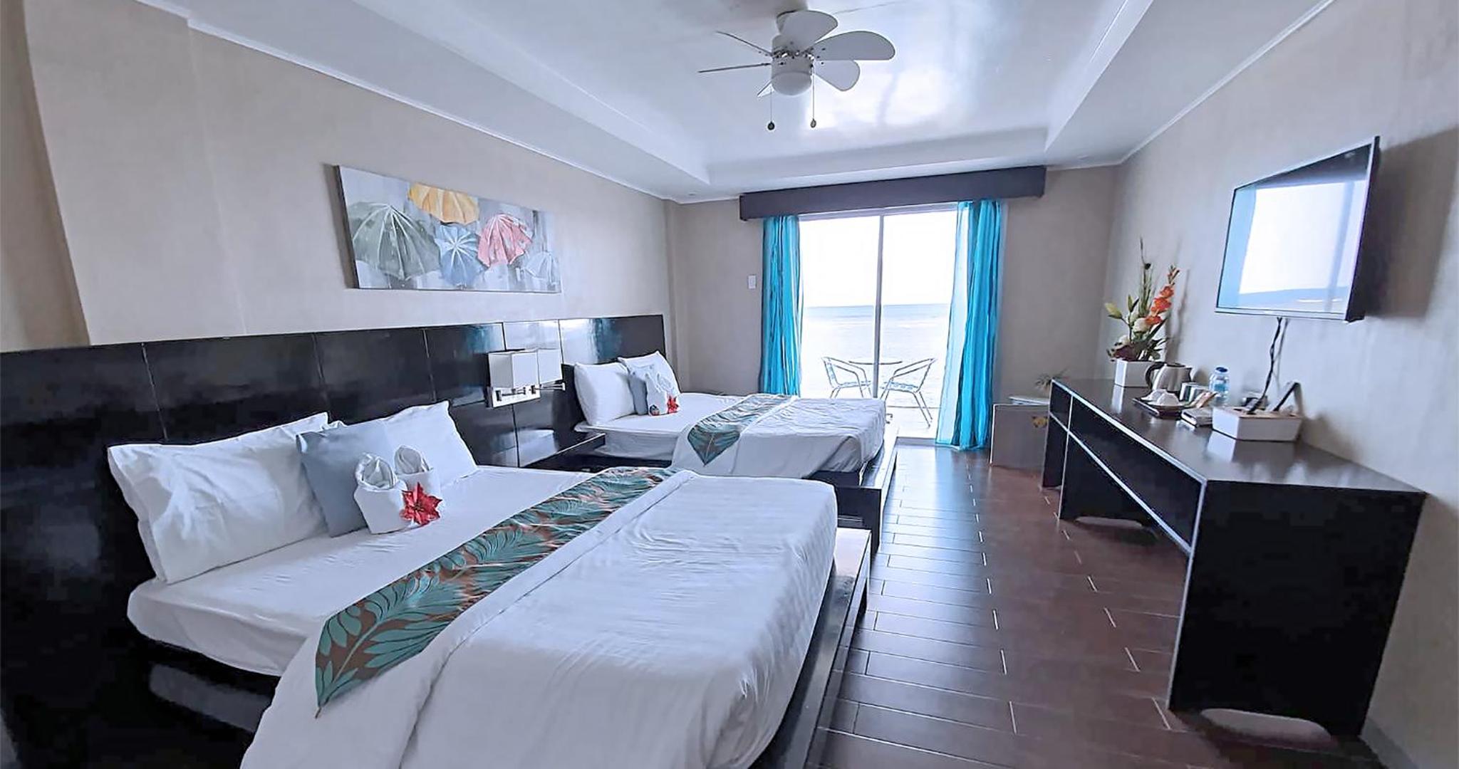Deluxe Queen Room with Two Queen Beds - Photo 9