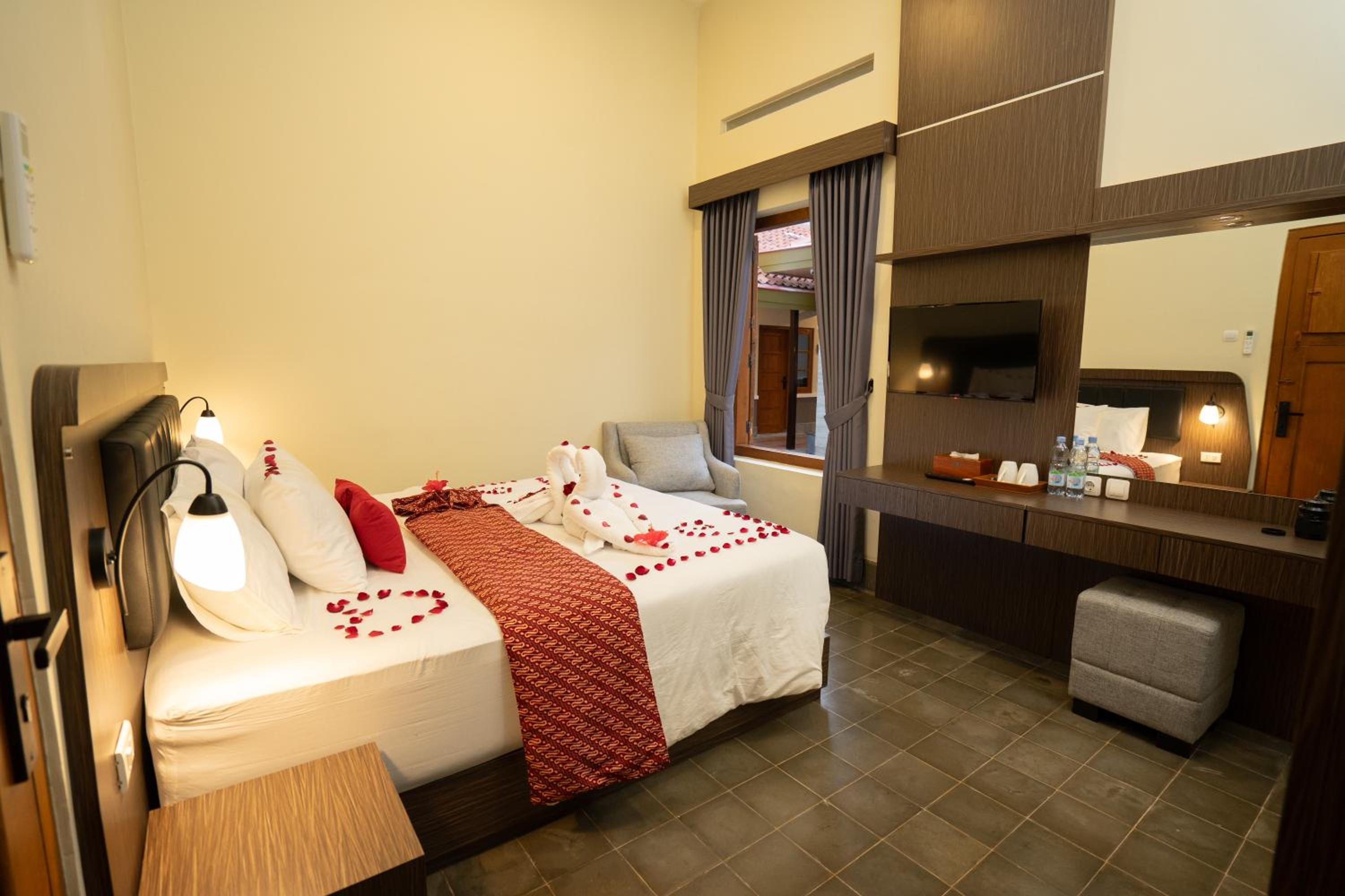 Deluxe Room - Photo 3