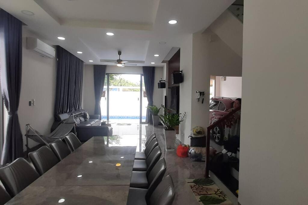 Six-Bedroom House photo 1