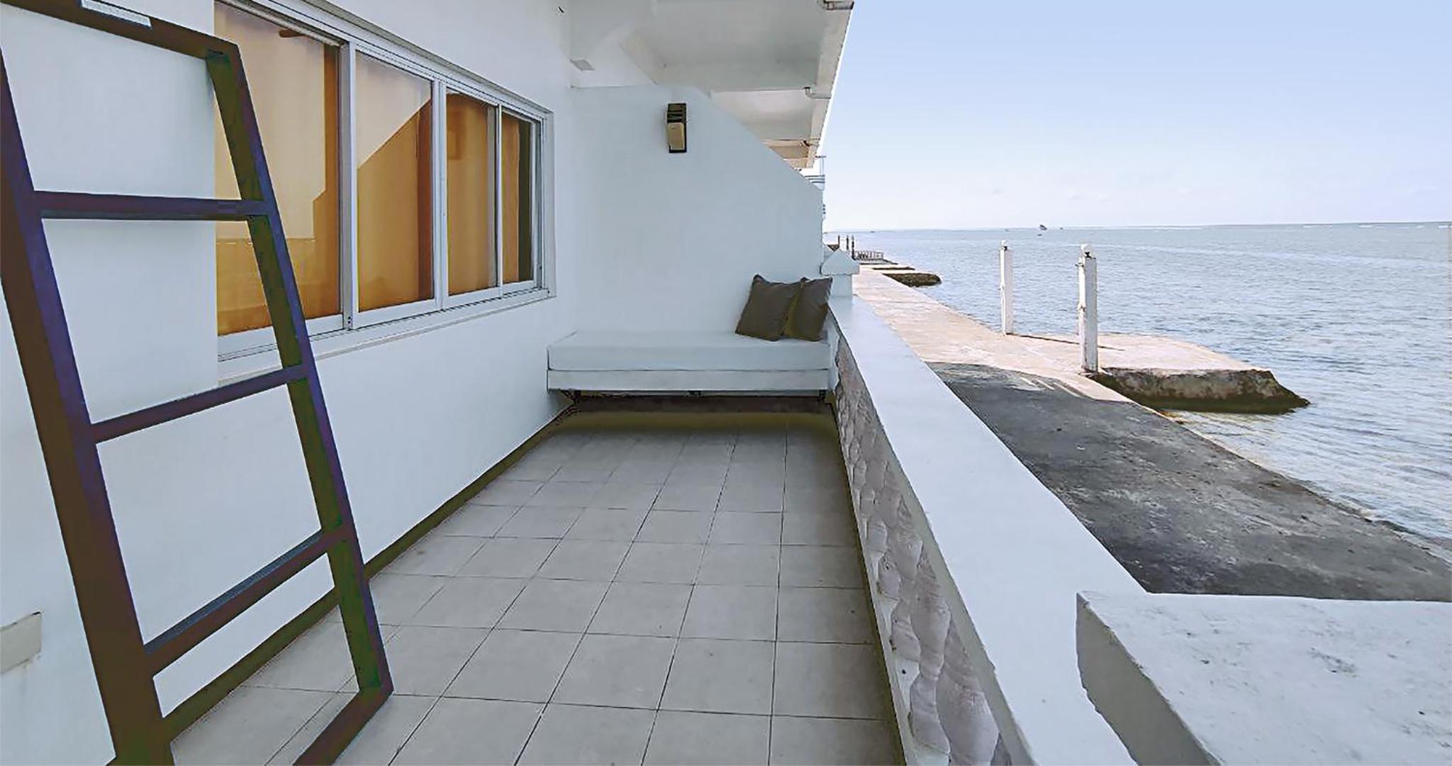 Queen Room with Sea View - Photo 2