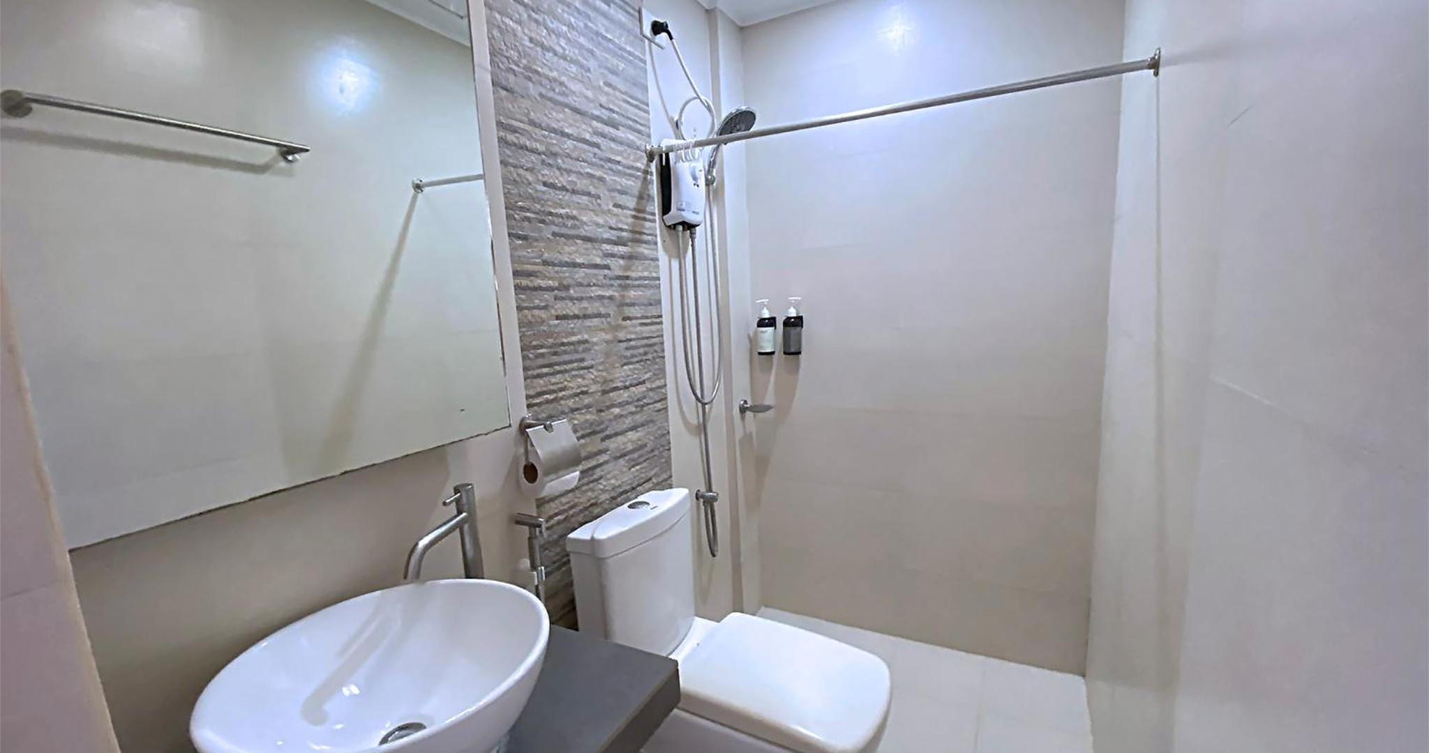 Queen Room with Sea View - Photo 6