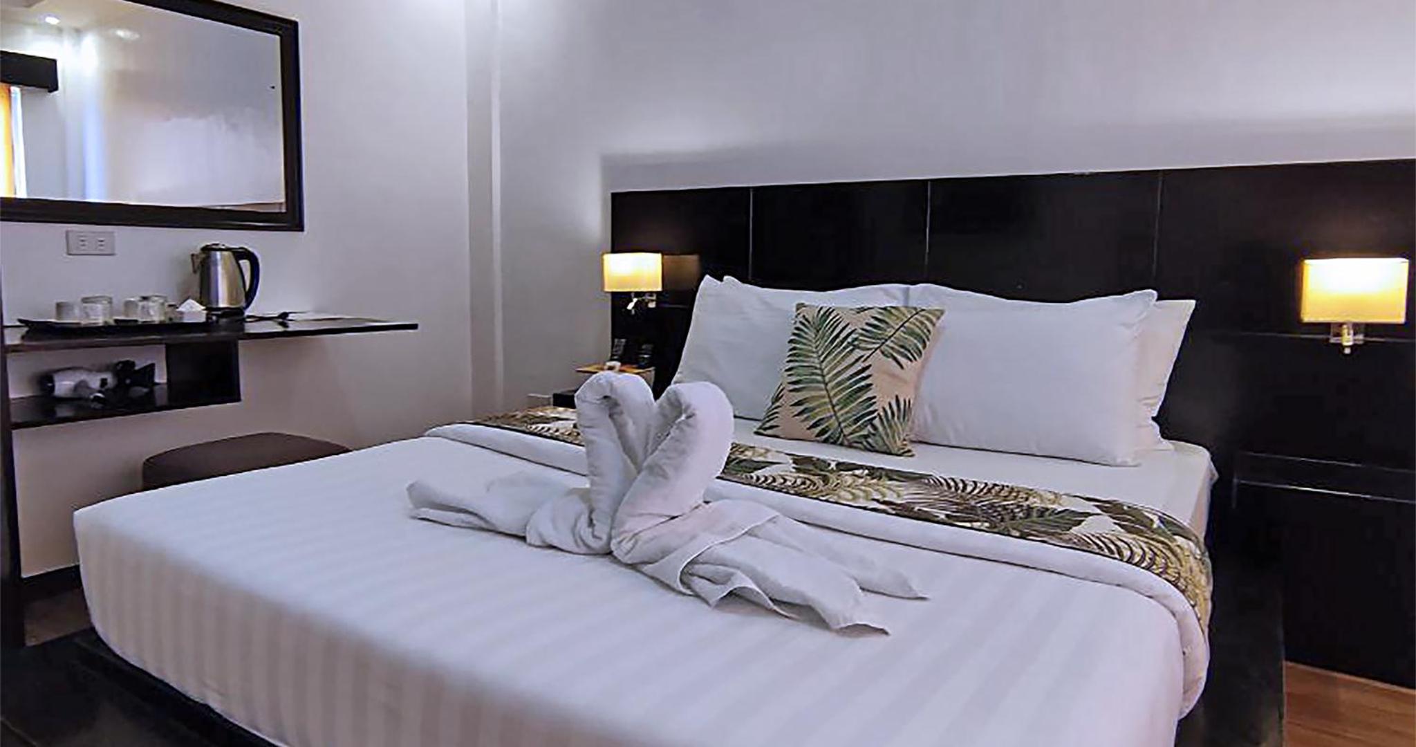 Queen Room with Sea View - Photo 4