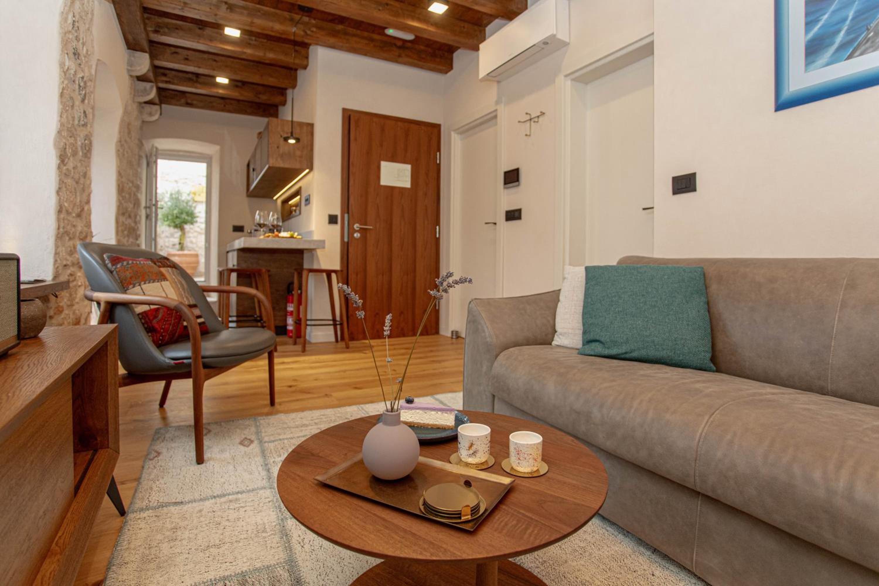 Suite with Terrace - Photo 13