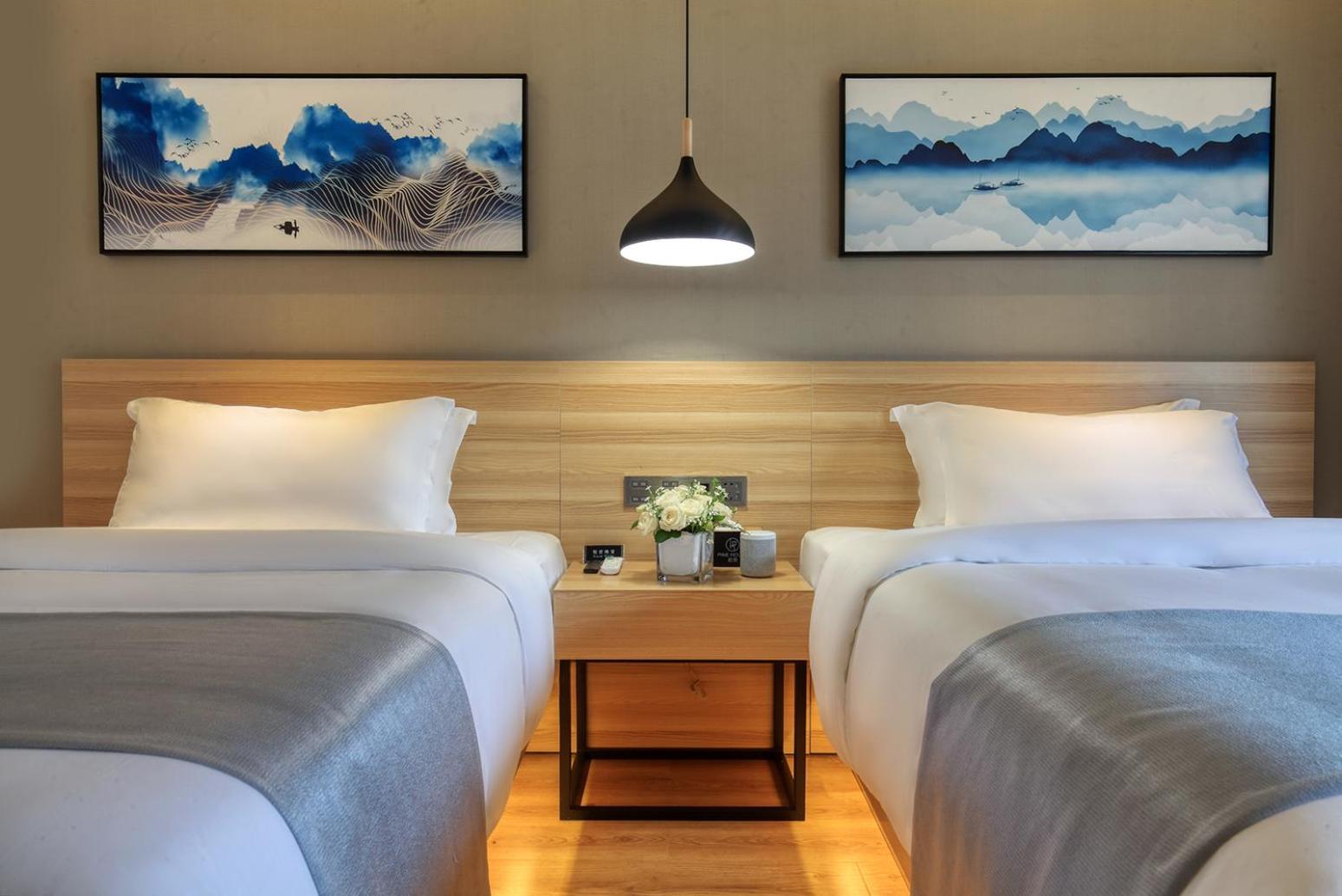 Mountain View Balcony Twin Room