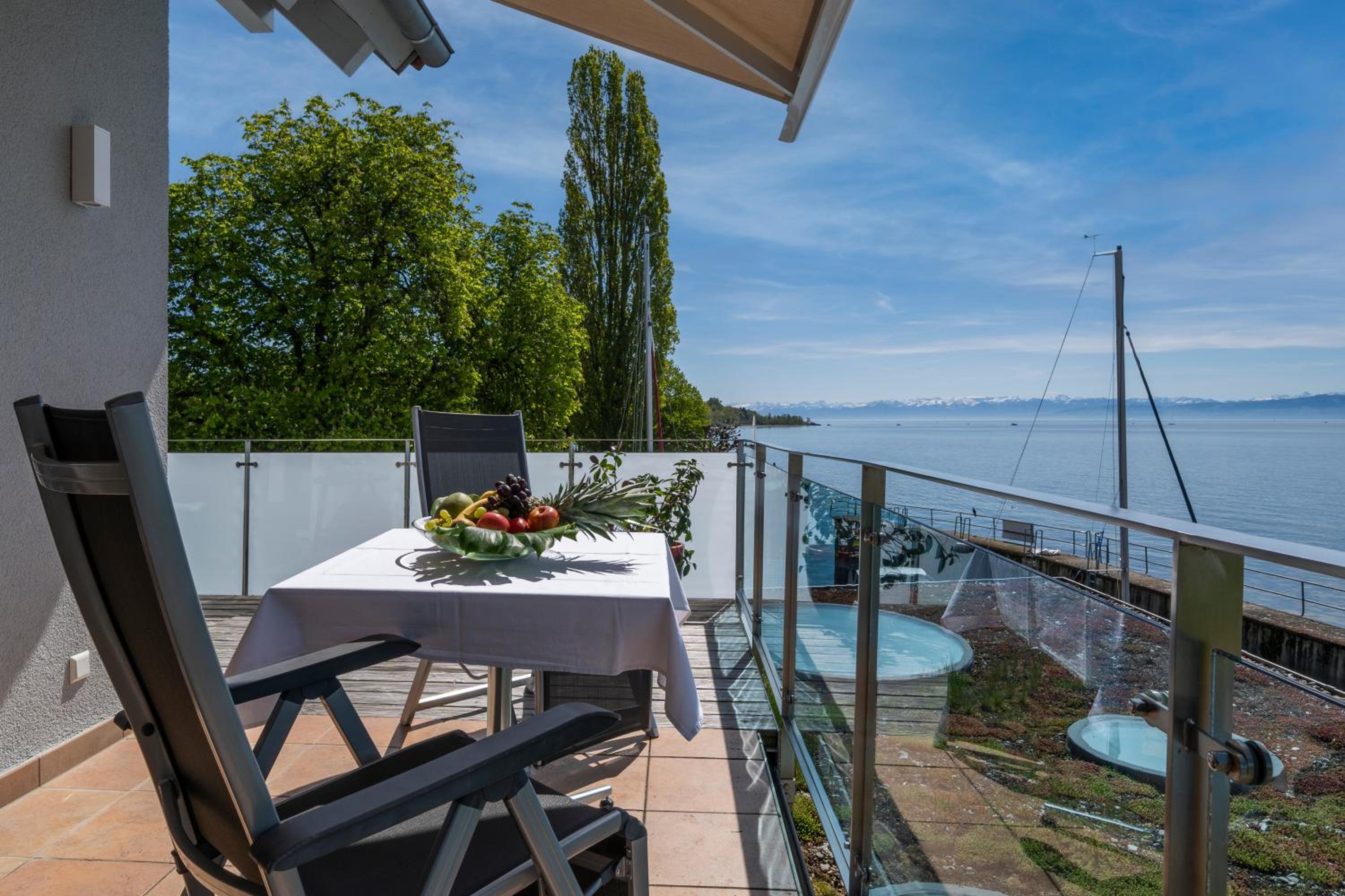Double Room with Lake View - Photo 4
