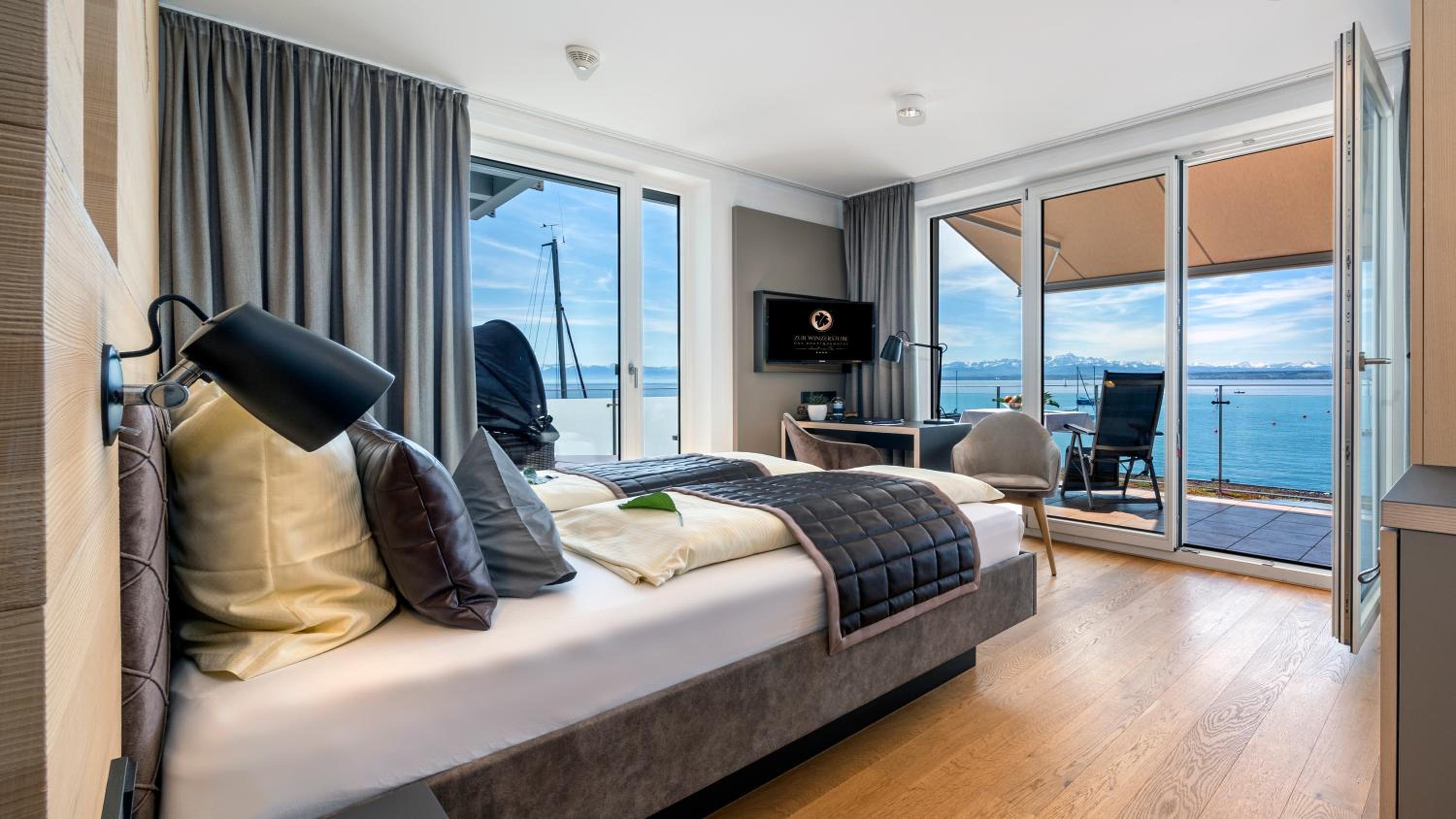 Double Room with Lake View - Photo 1