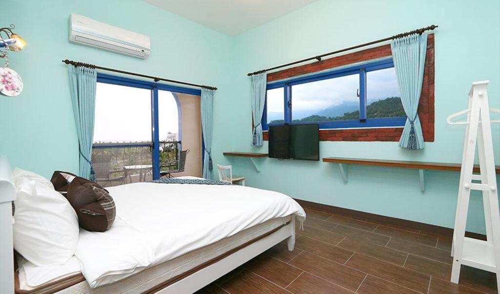 Deluxe Double Room with Balcony and Sea View photo 2