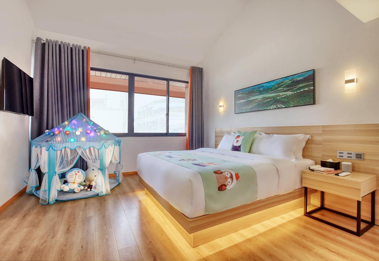Deluxe Queen Room