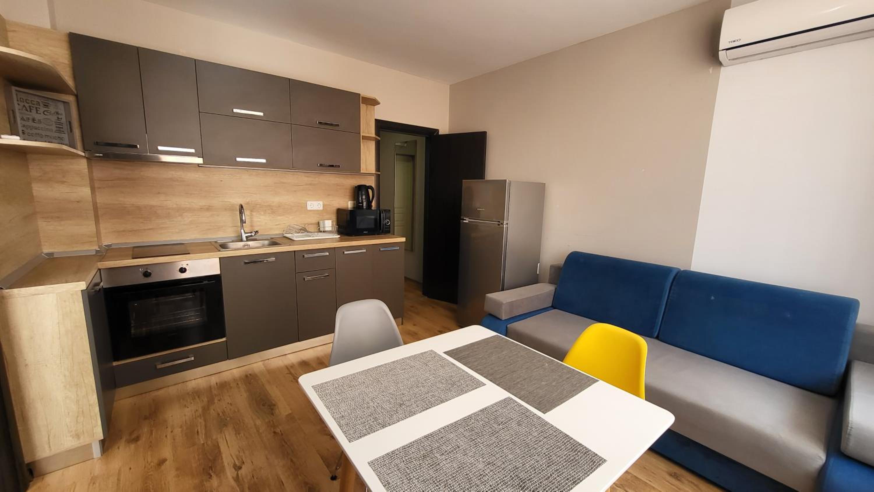 One-Bedroom Apartment photo 3