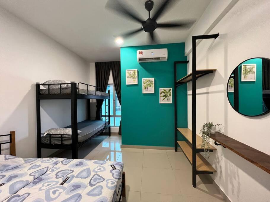 Five-Bedroom House photo 2