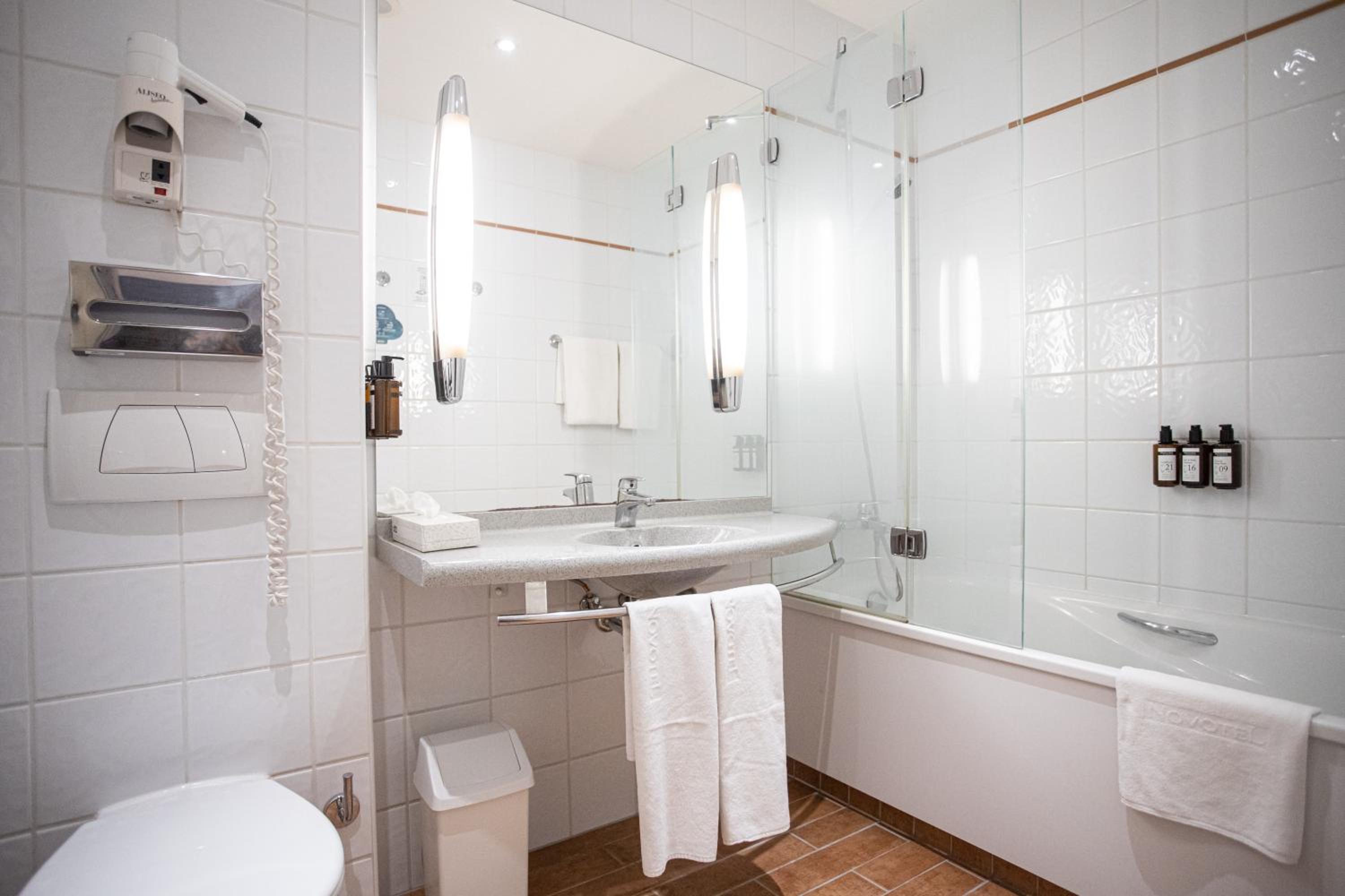 Standard Double Room thumbnail 5