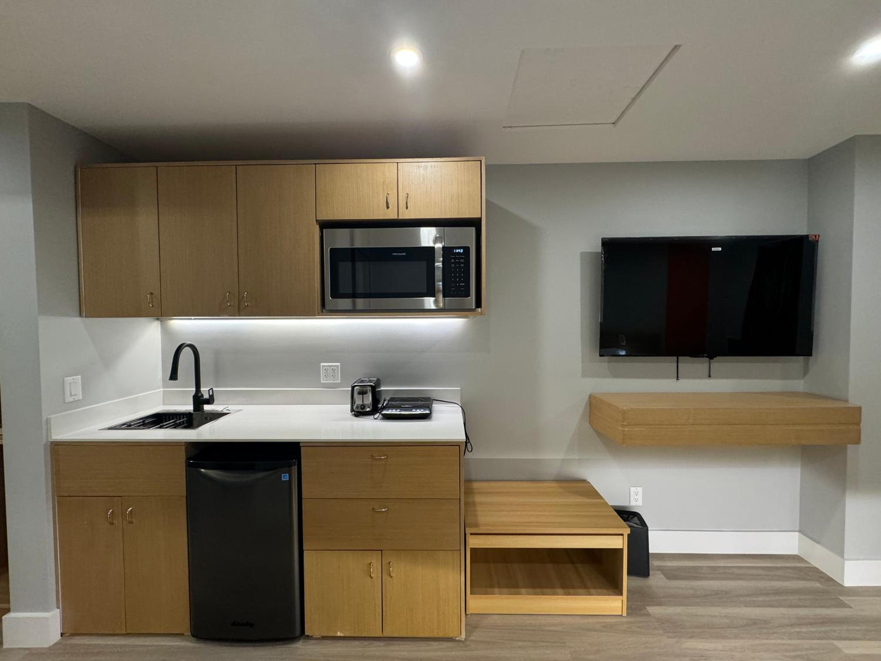 Deluxe King Suite photo 3