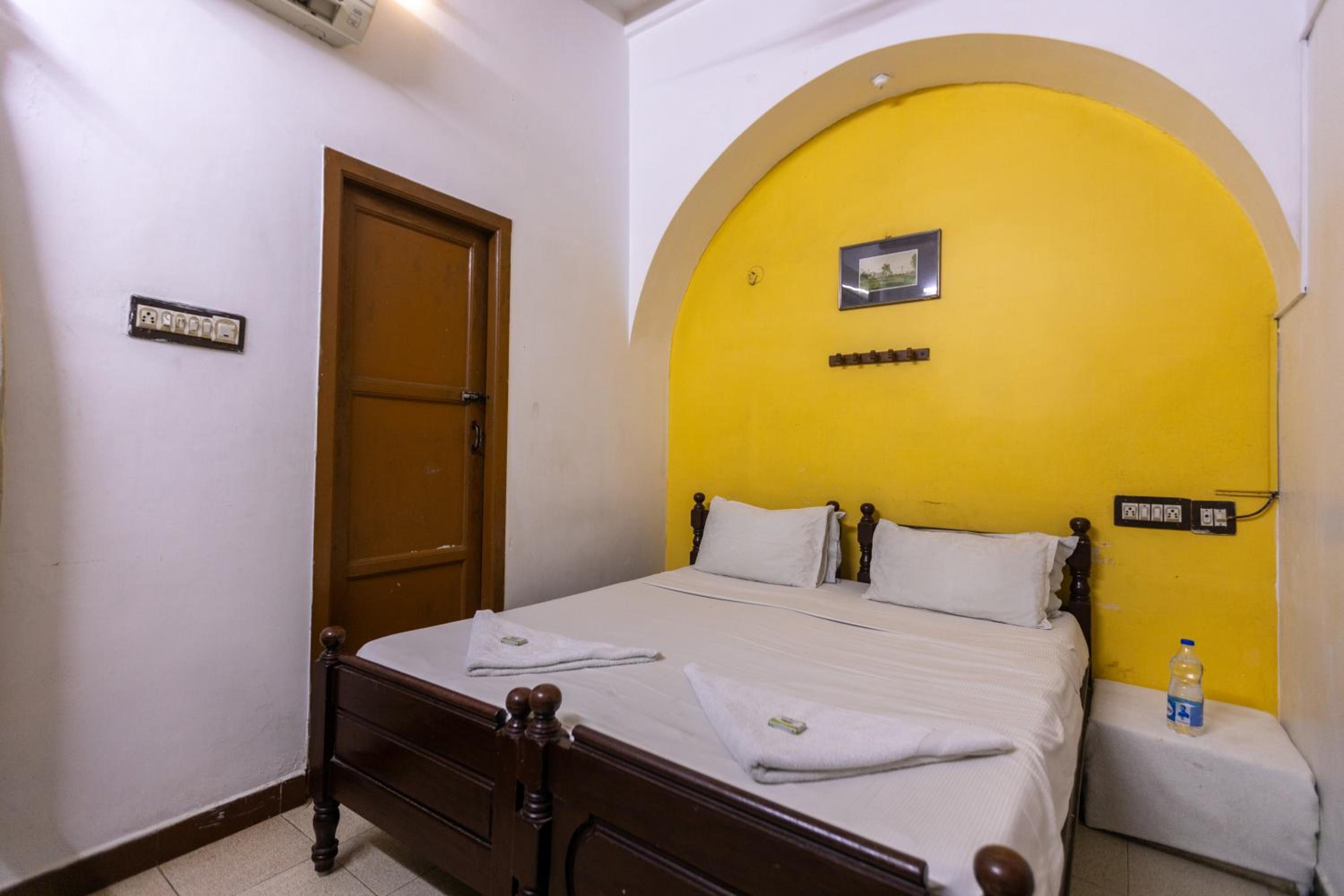 Basic Double Room photo 2