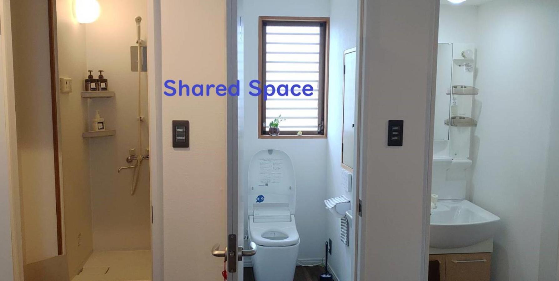 Quadruple Room with Shared Bathroom photo 2