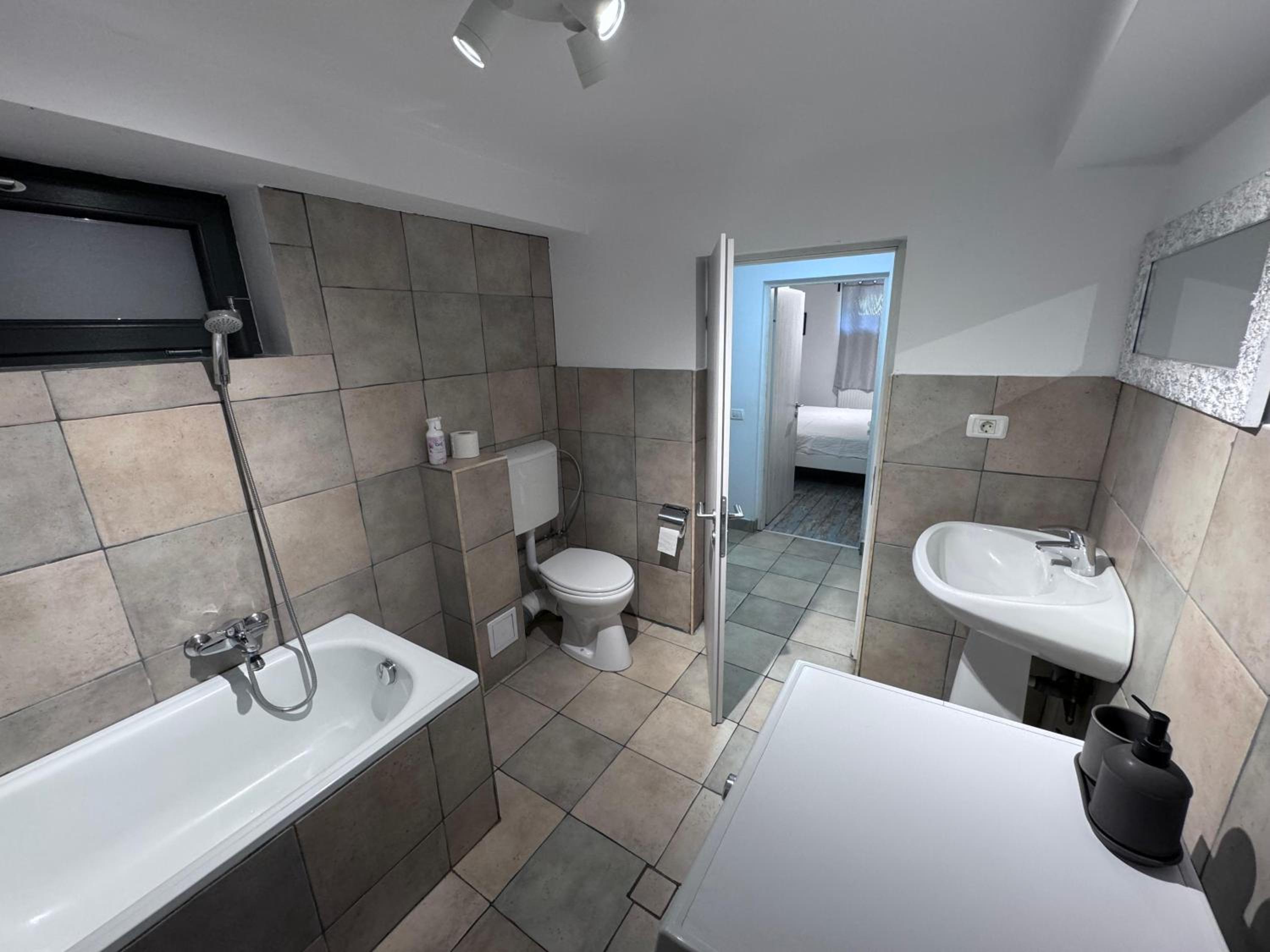 One-Bedroom Apartment - Photo 15