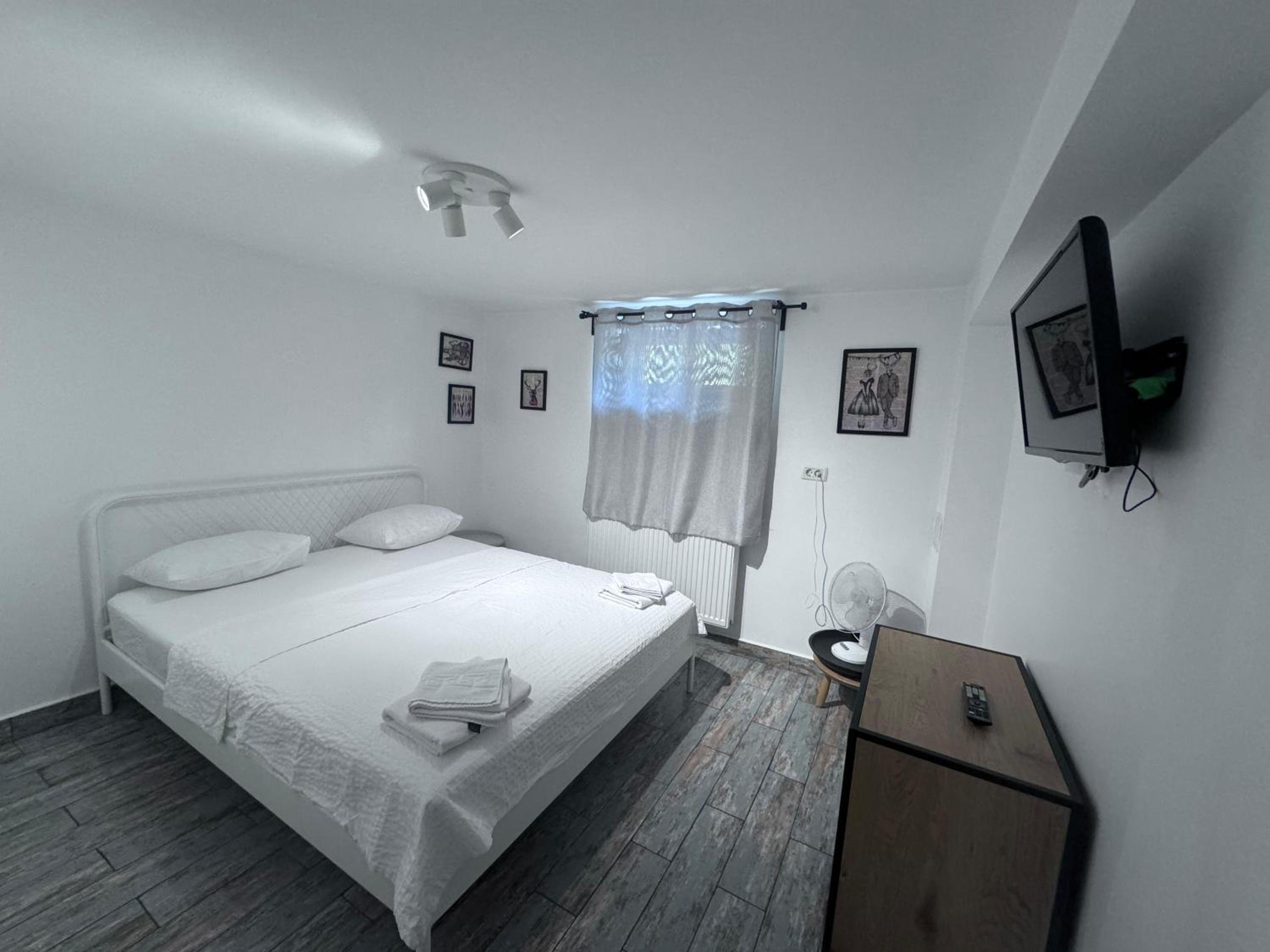 One-Bedroom Apartment - Photo 16