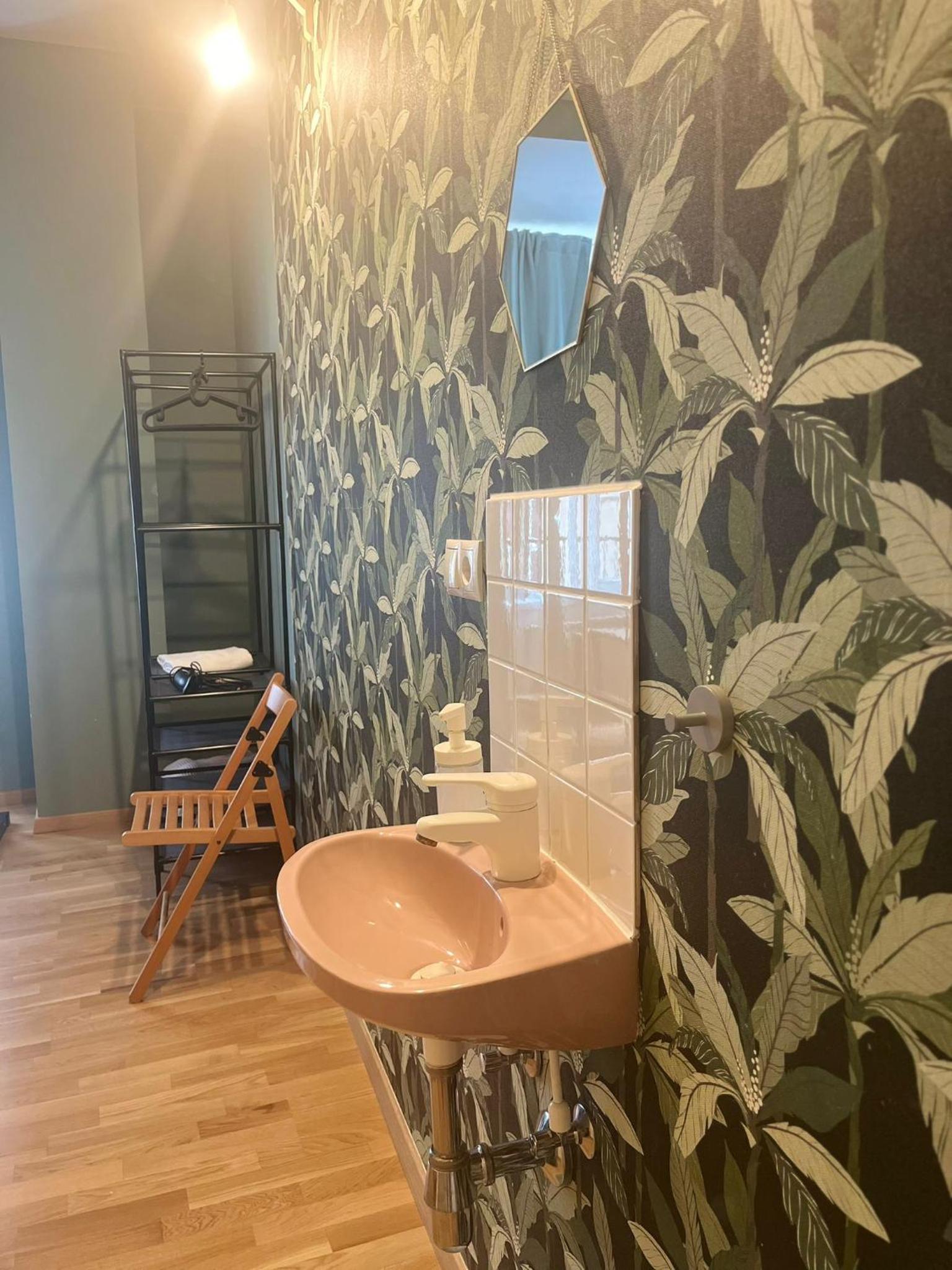 Quadruple Room with Bathroom - Photo 2
