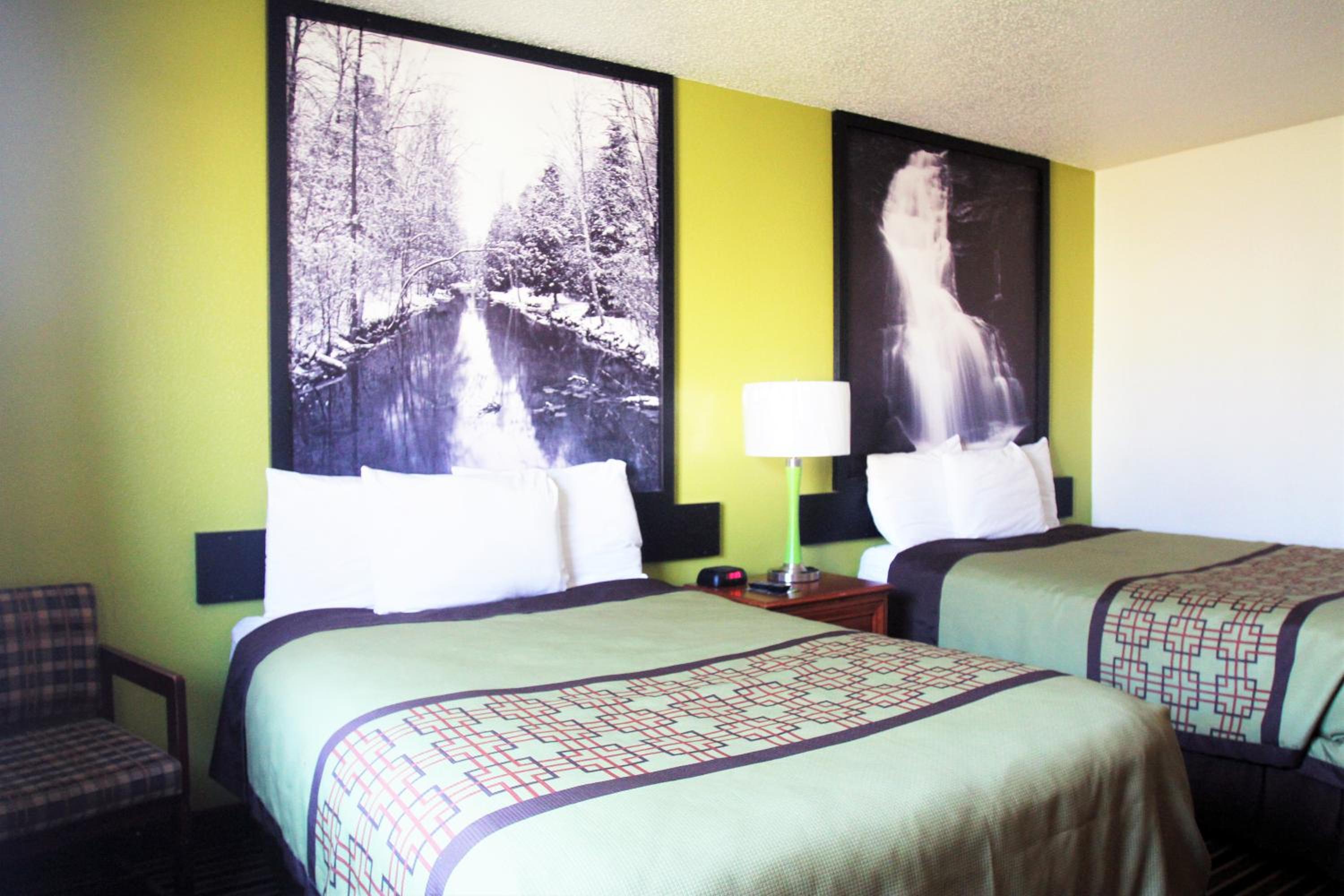 Deluxe Double Room with Two Double Beds - Non-Smoking - Photo 2