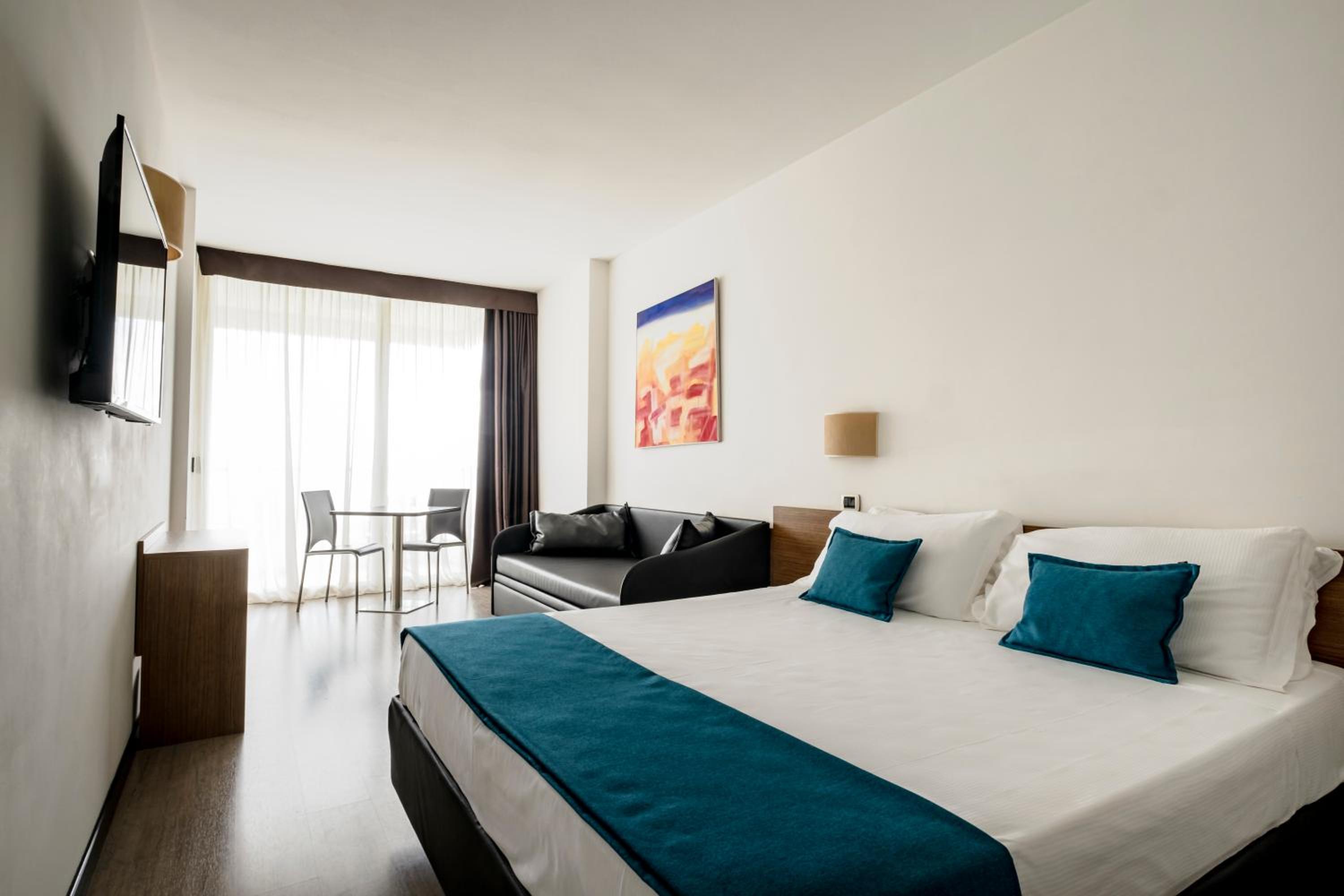 Junior Suite with Balcony - Photo 1