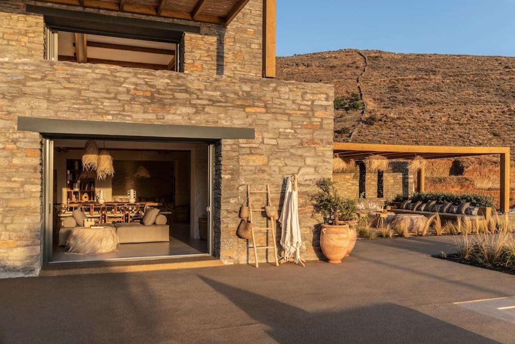 Villa photo 2