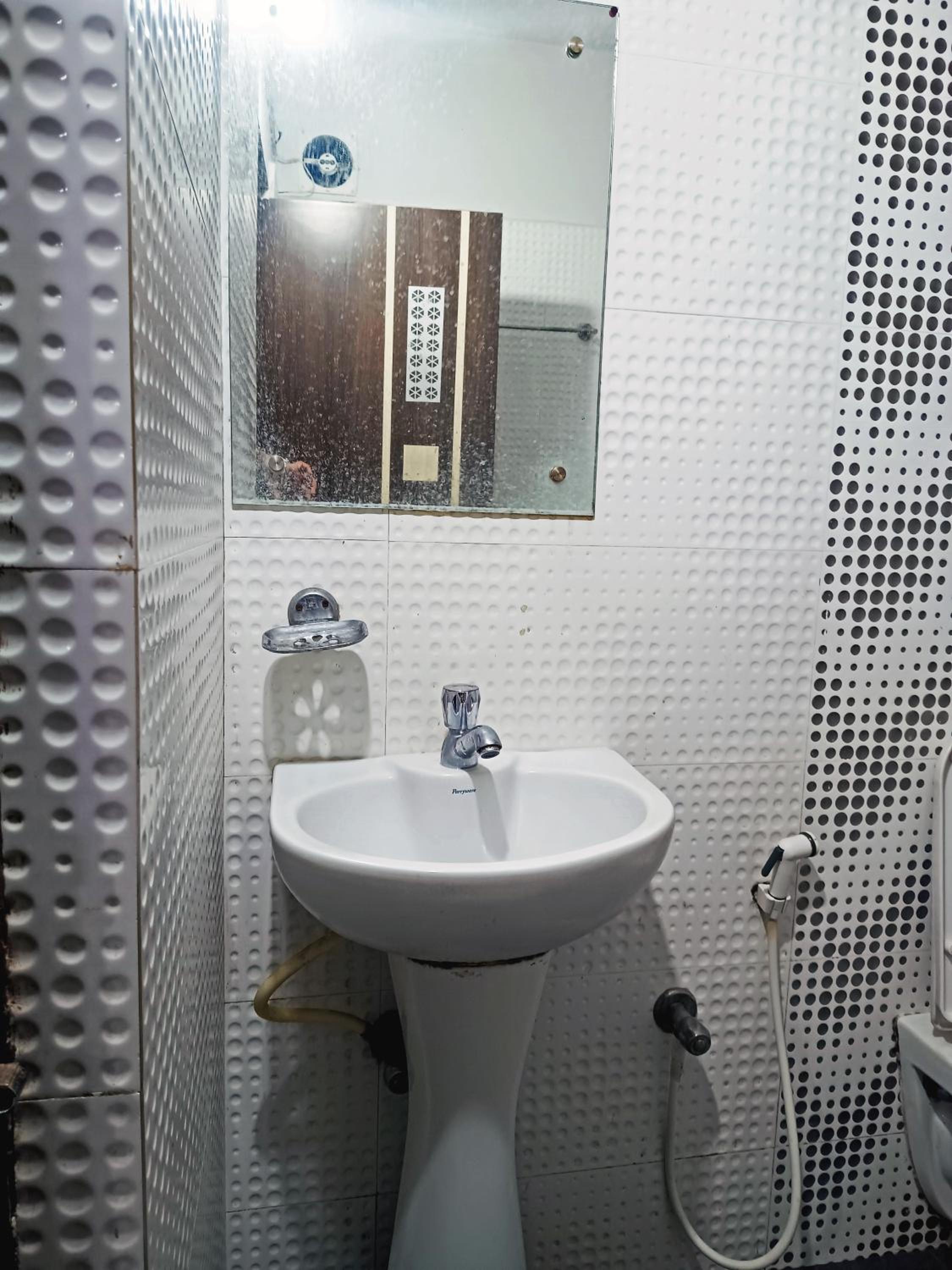 Standard Double Room with Fan - Photo 10