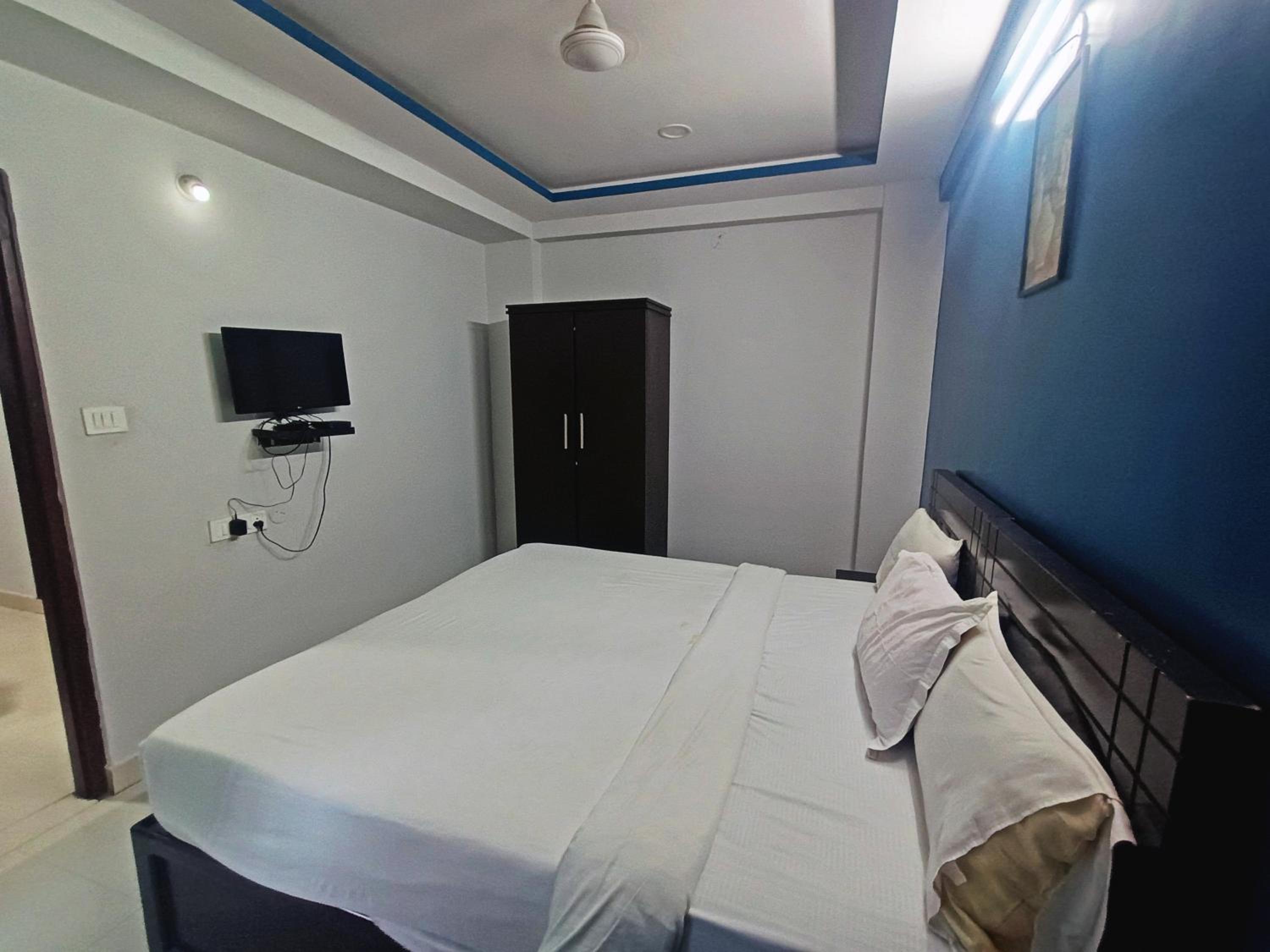 Standard Double Room with Fan - Photo 1