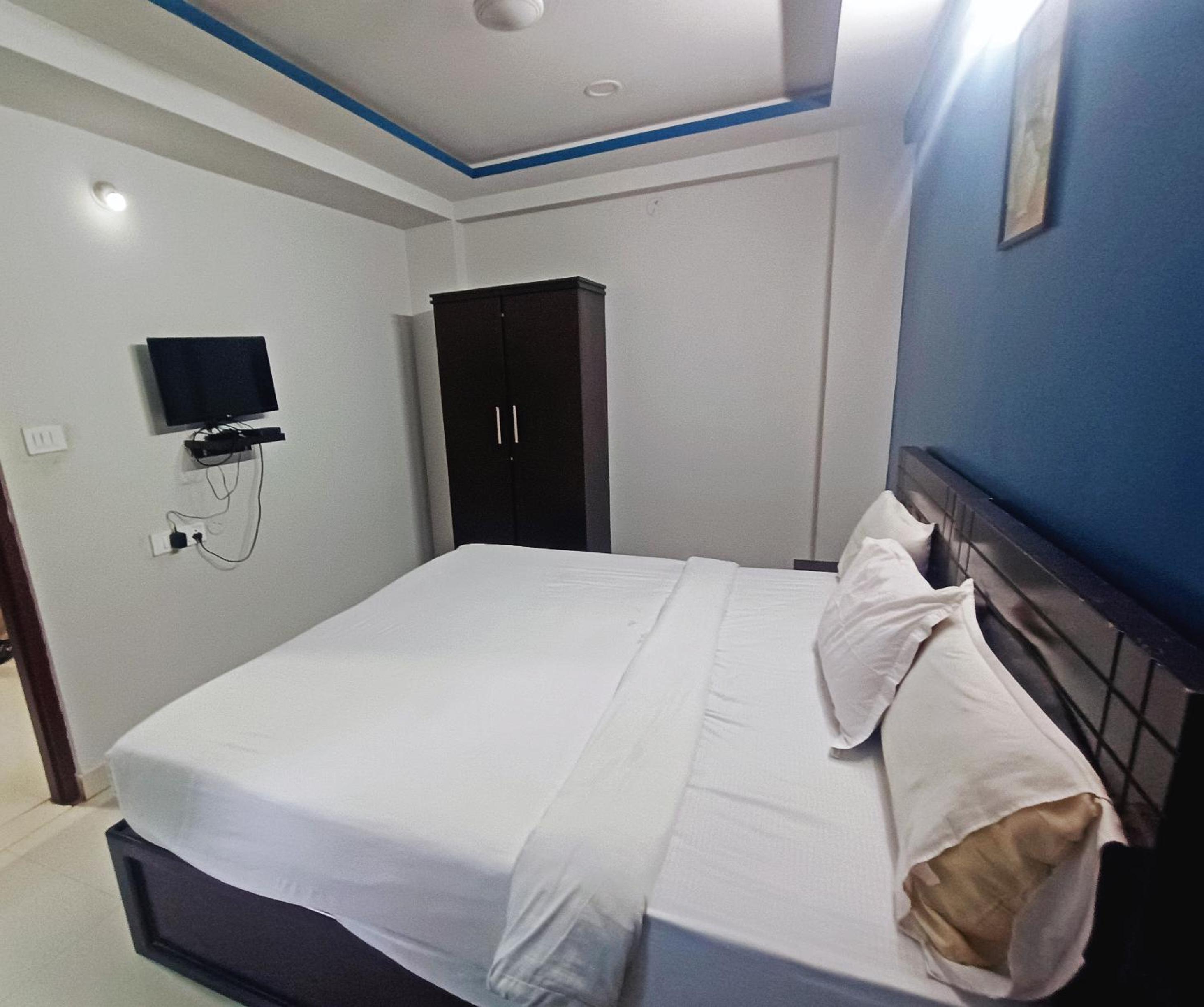 Standard Double Room with Fan - Photo 8