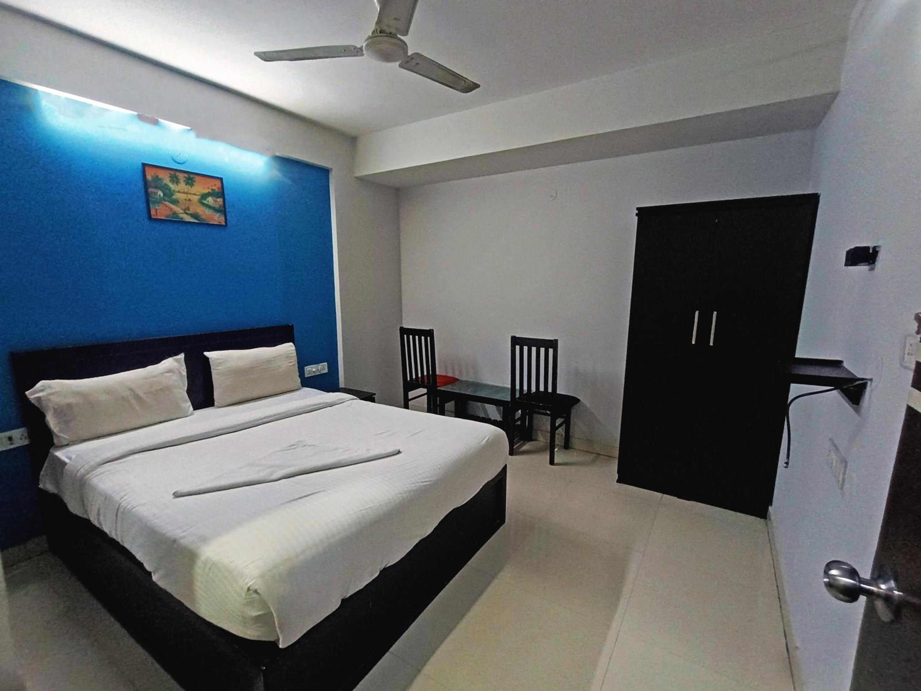 Standard Double Room with Fan - Photo 7