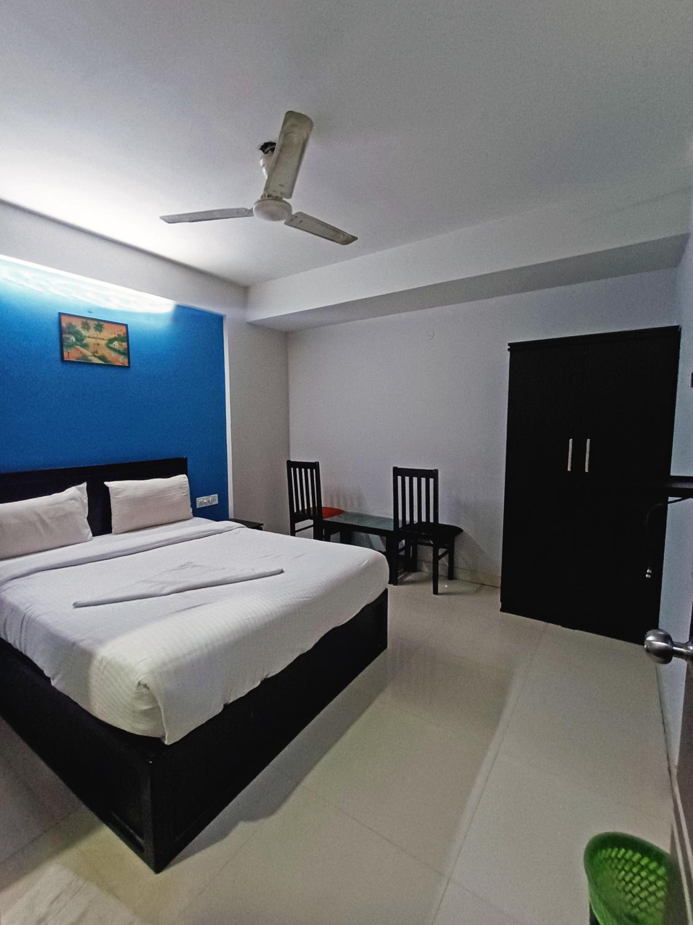Standard Double Room with Fan - Photo 6