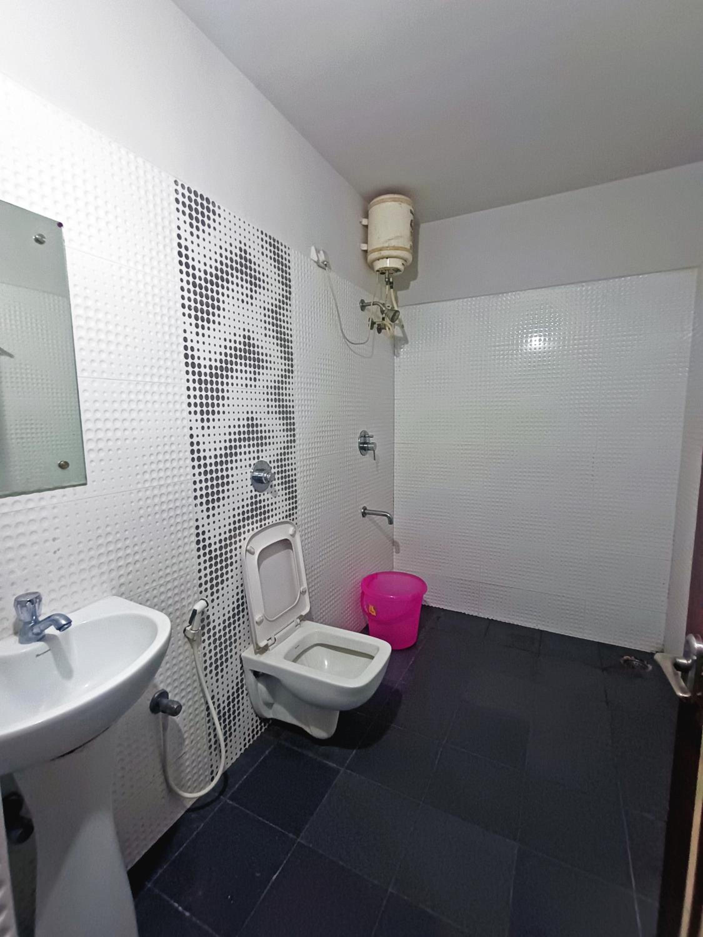 Standard Double Room with Fan - Photo 5