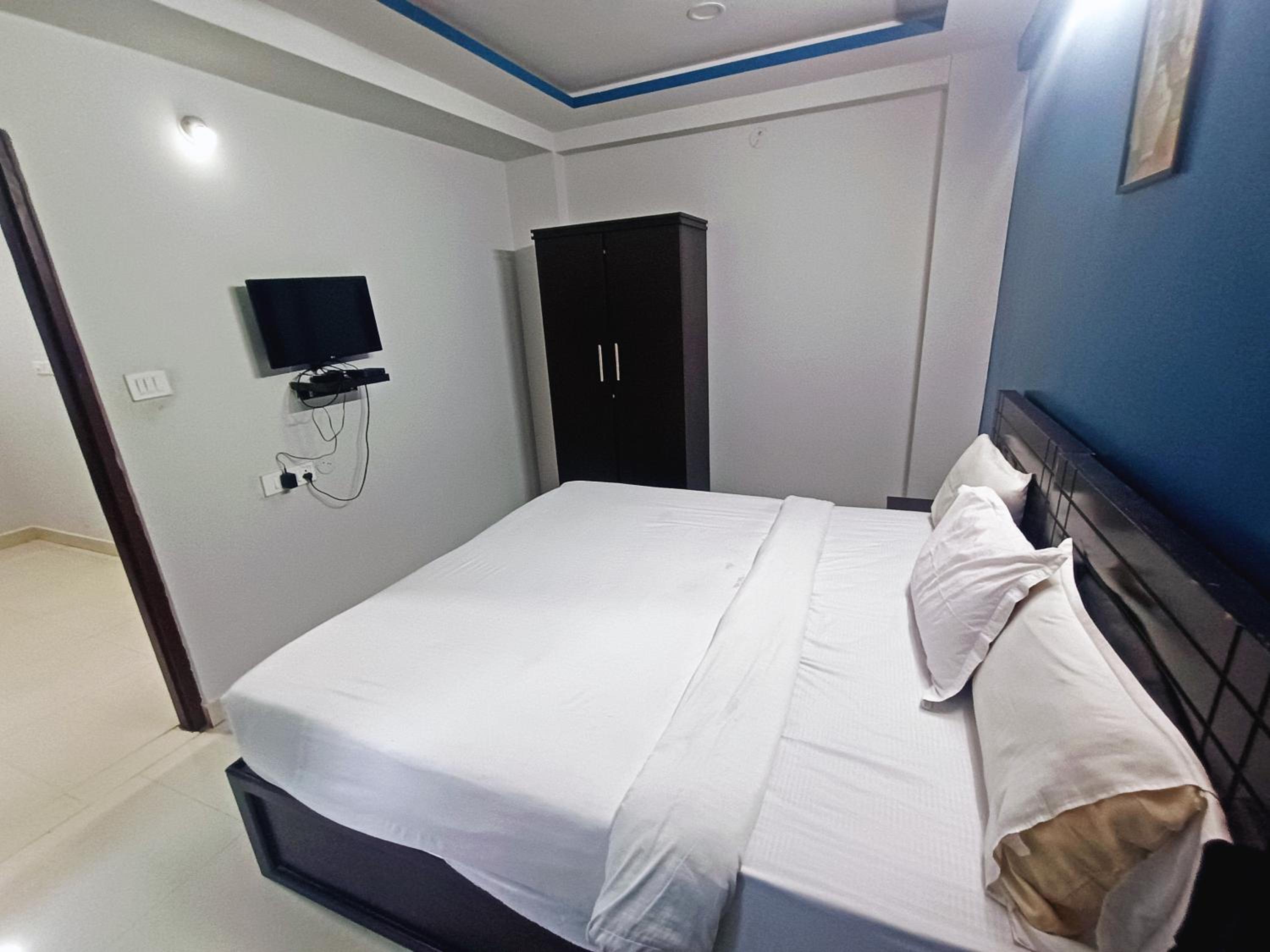 Standard Double Room with Fan - Photo 4