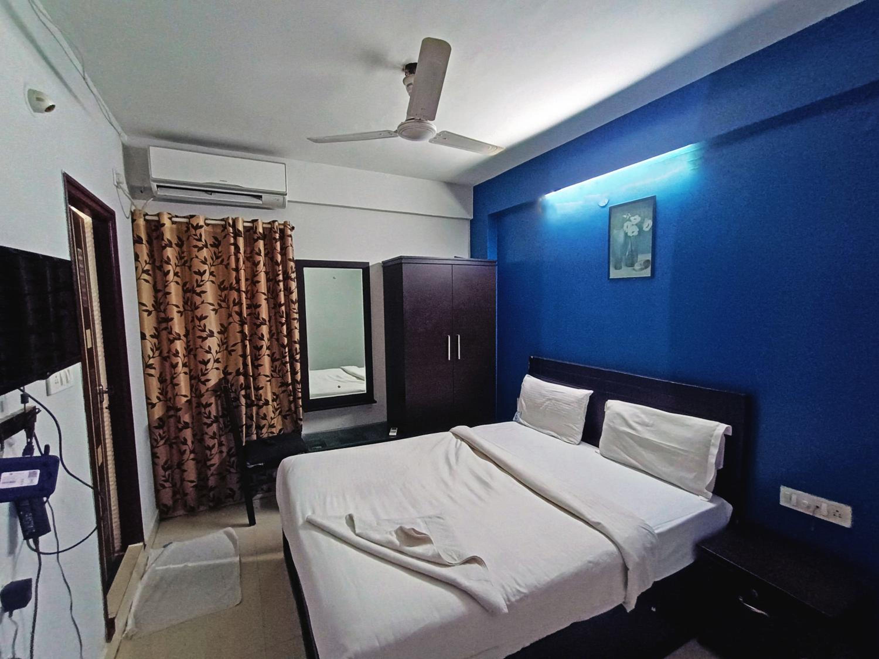 Deluxe Double Room - Photo 13