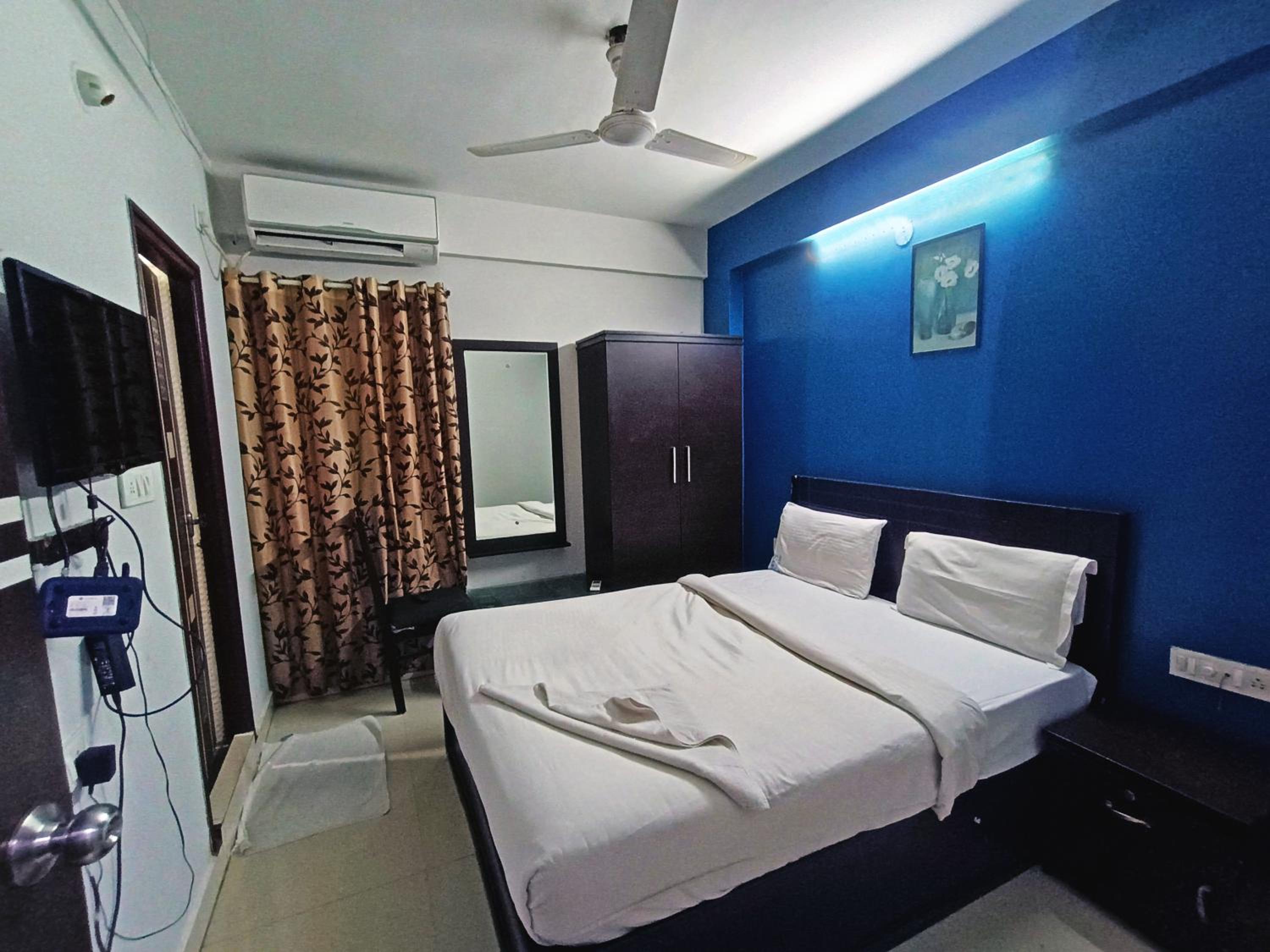 Deluxe Double Room - Photo 12